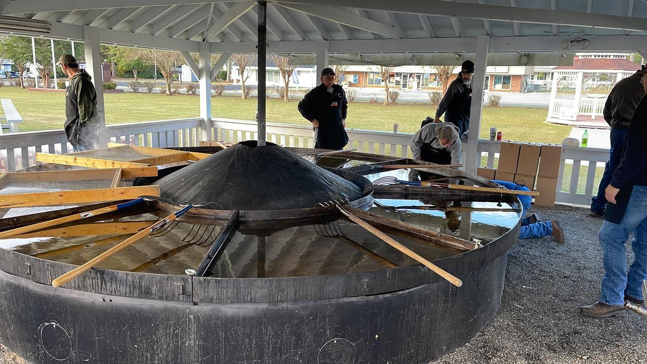 World's Largest Operational Frying Pan, world record in Rose Hill, North Carolina
