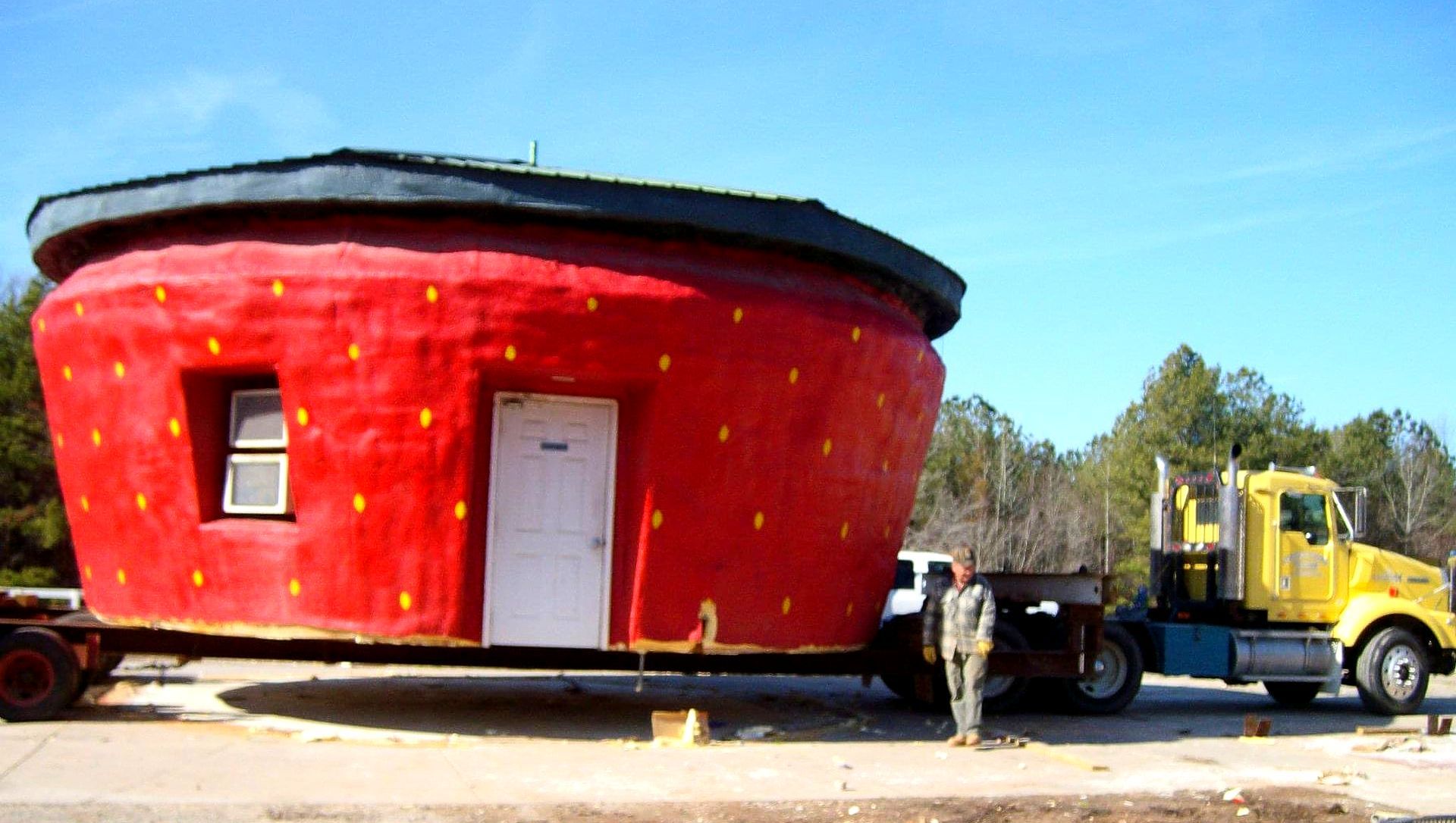 World's Largest Strawberry-shaped Building, world record in Ellerbe, North Carolina
