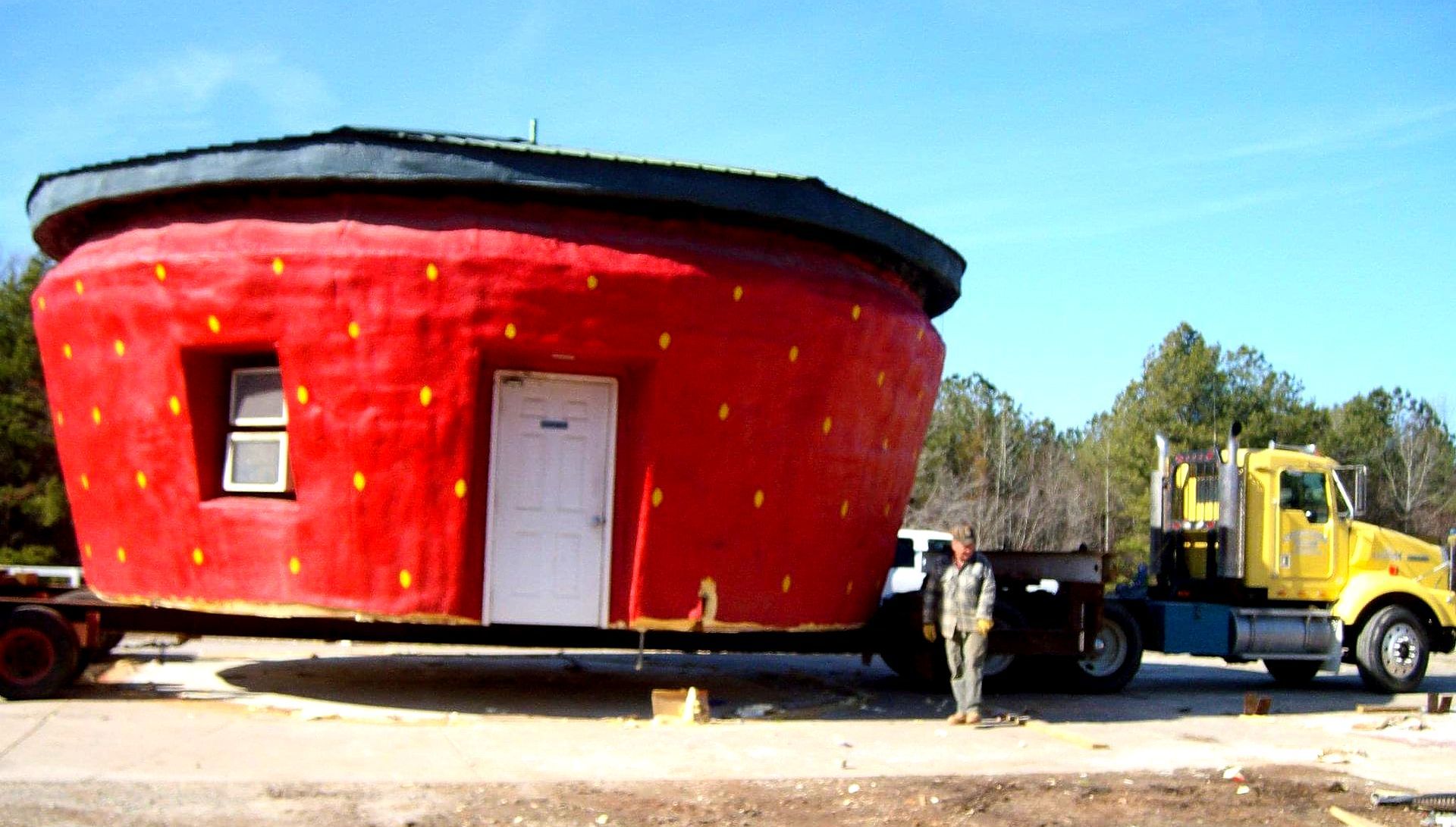 World's Largest Strawberry-shaped Building, world record in Ellerbe, North Carolina