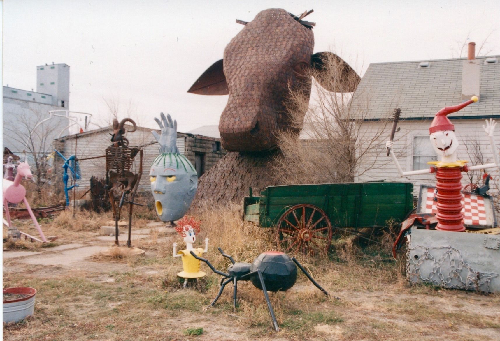 World’s Largest Bull’s Head Sculpture, world record in Montrose, South Dakota