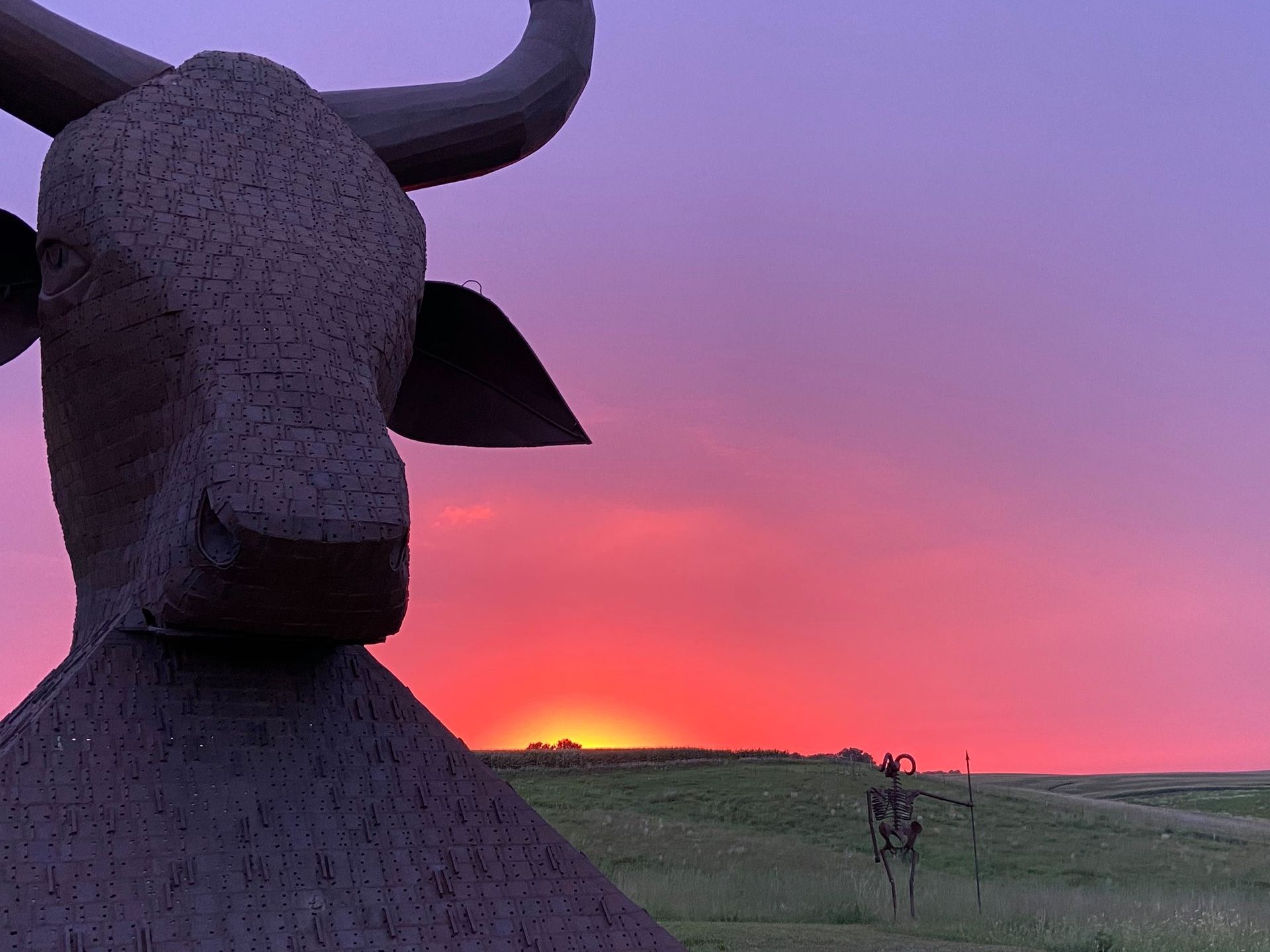 World’s Largest Bull’s Head Sculpture, world record in Montrose, South Dakota