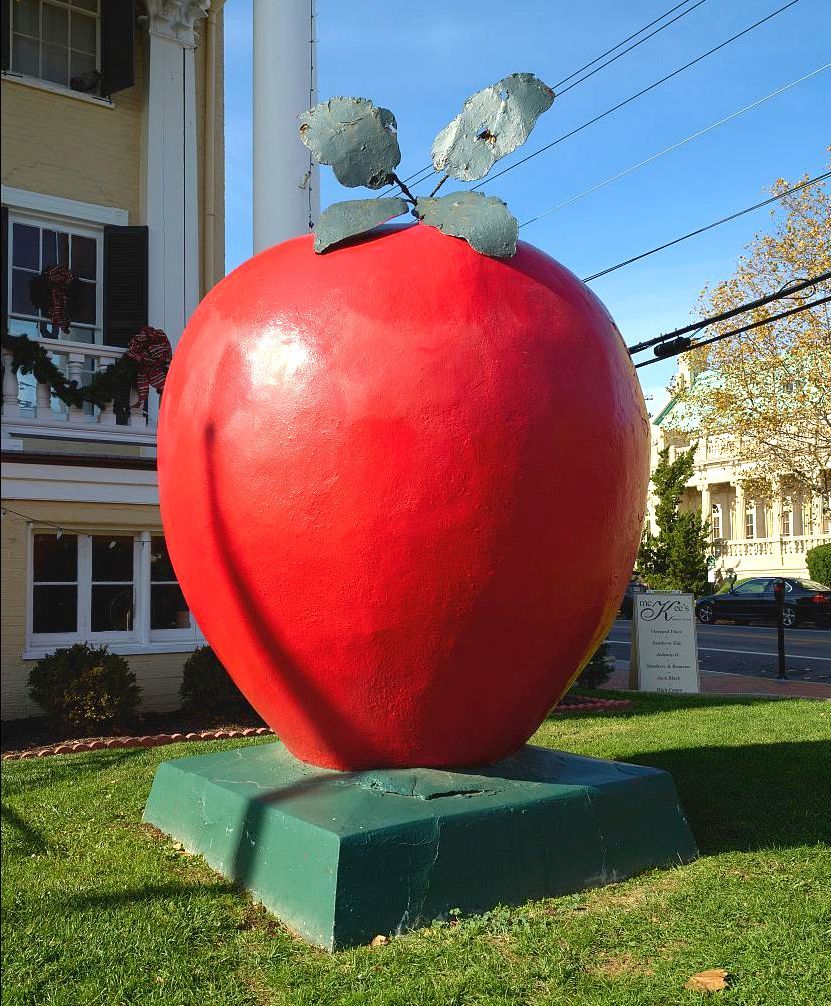 World's Largest Apple Sculpture, world record in Winchester, Virginia