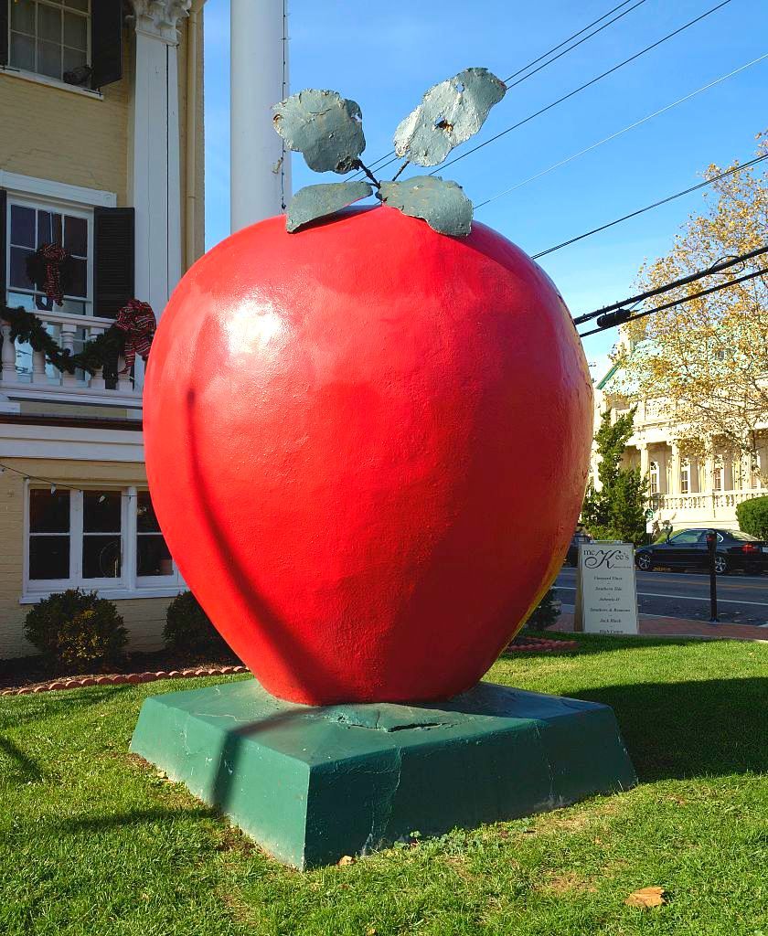 World's Largest Apple Sculpture, world record in Winchester, Virginia
