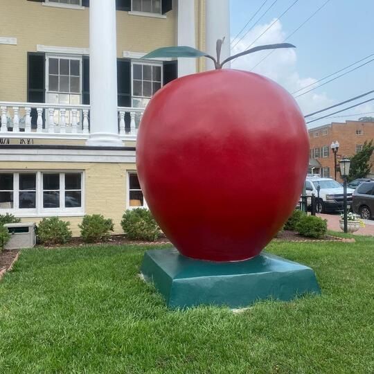 World's Largest Apple Sculpture, world record in Winchester, Virginia