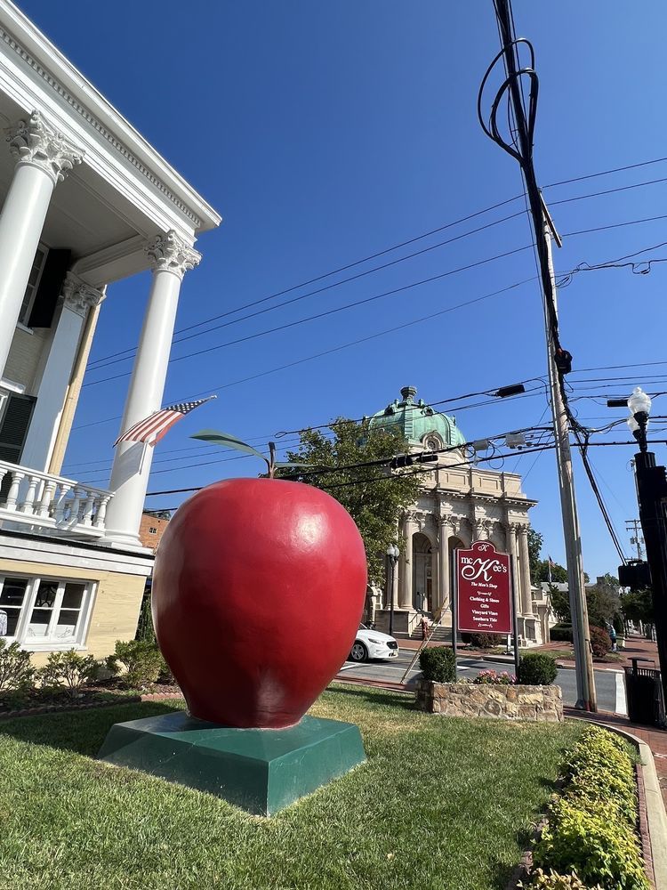 World's Largest Apple Sculpture, world record in Winchester, Virginia