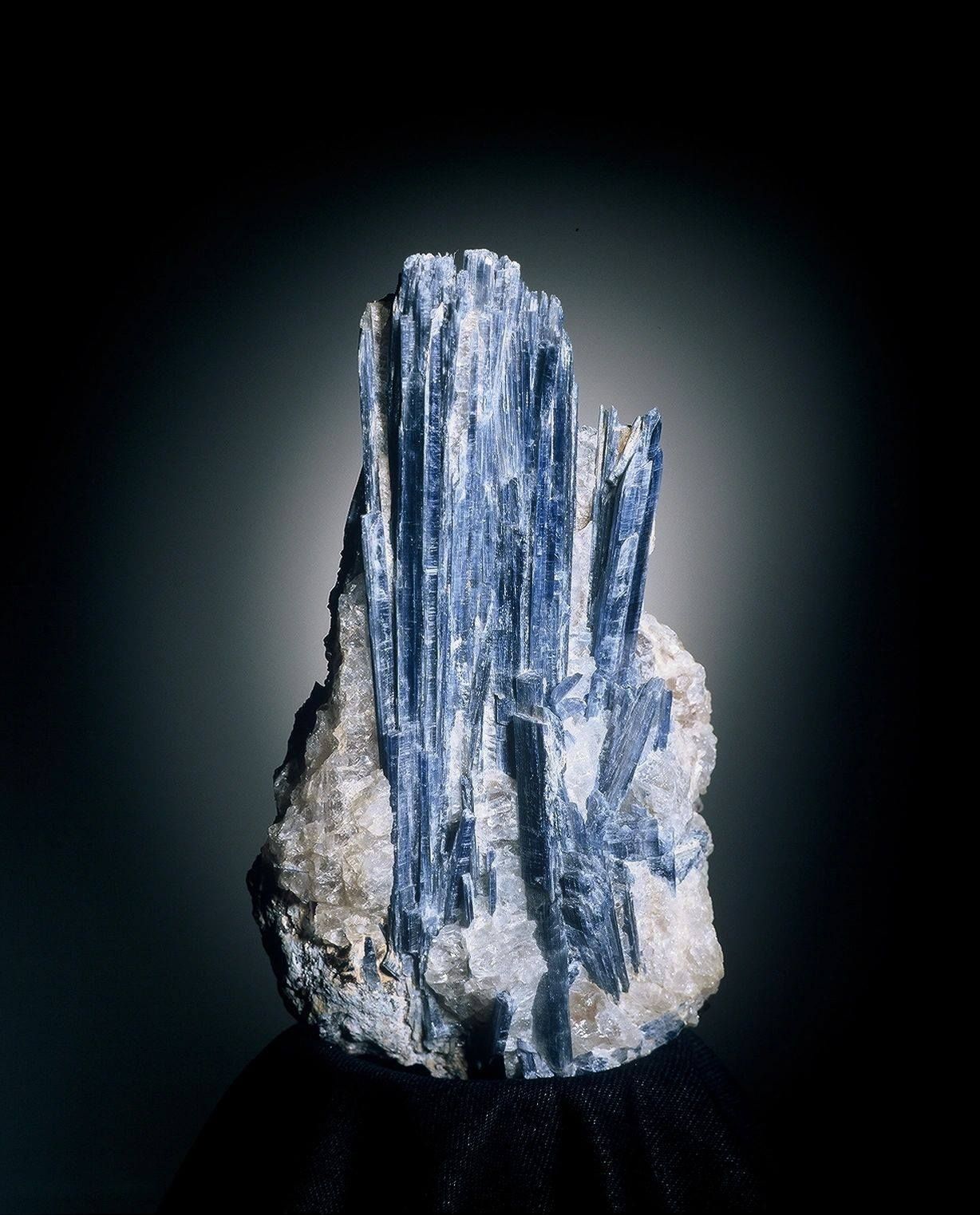 World's Largest Kyanite Mine, world record at Willis Mountain, Virginia