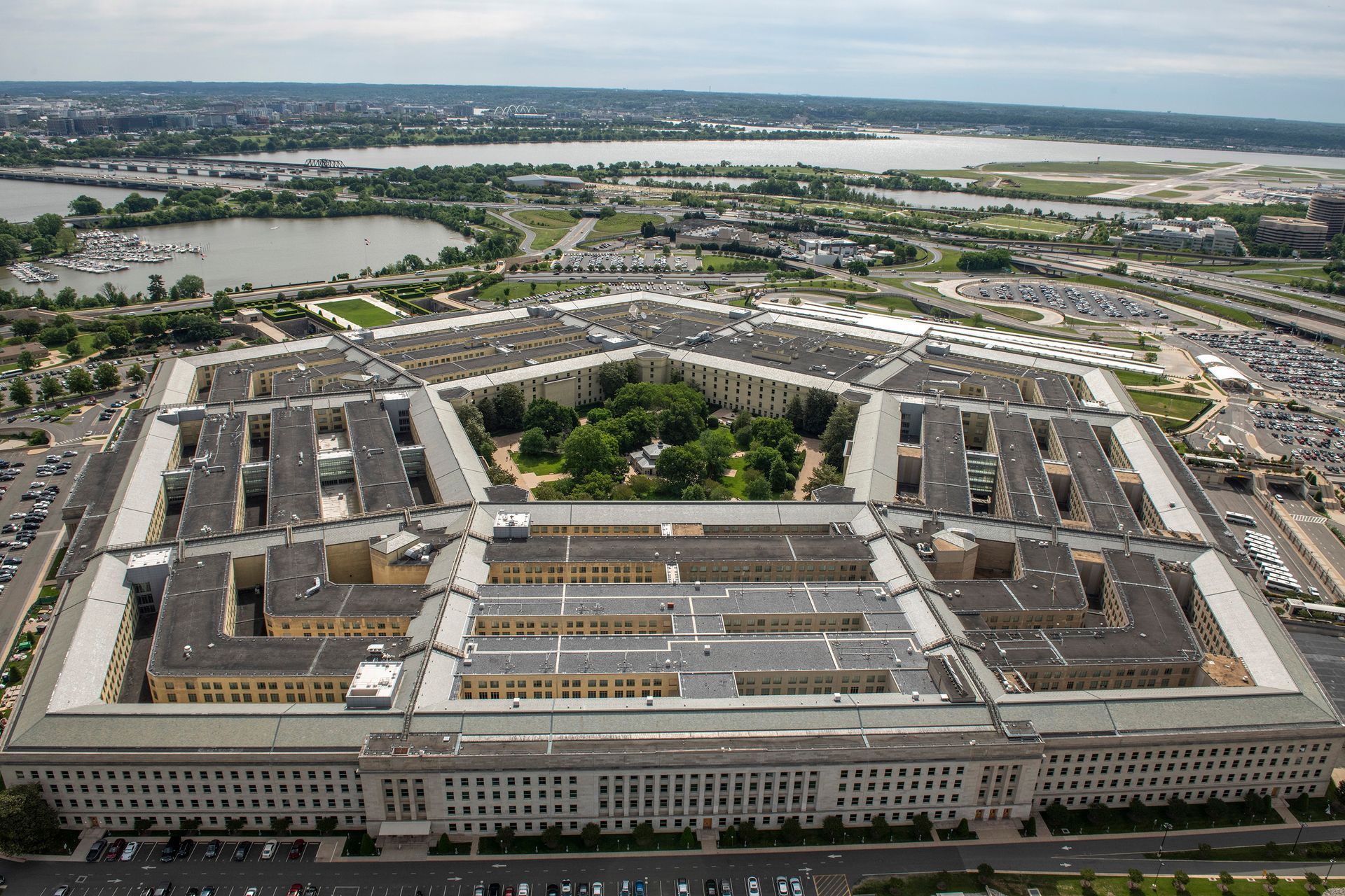 World's Largest Low-rise Office Building, world record in Arlington County, Virginia
