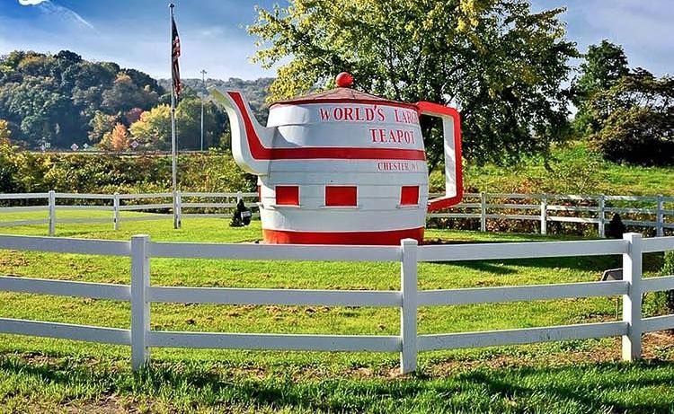 World's Largest Teapot-shaped Building, world record in Chester, West Virginia
