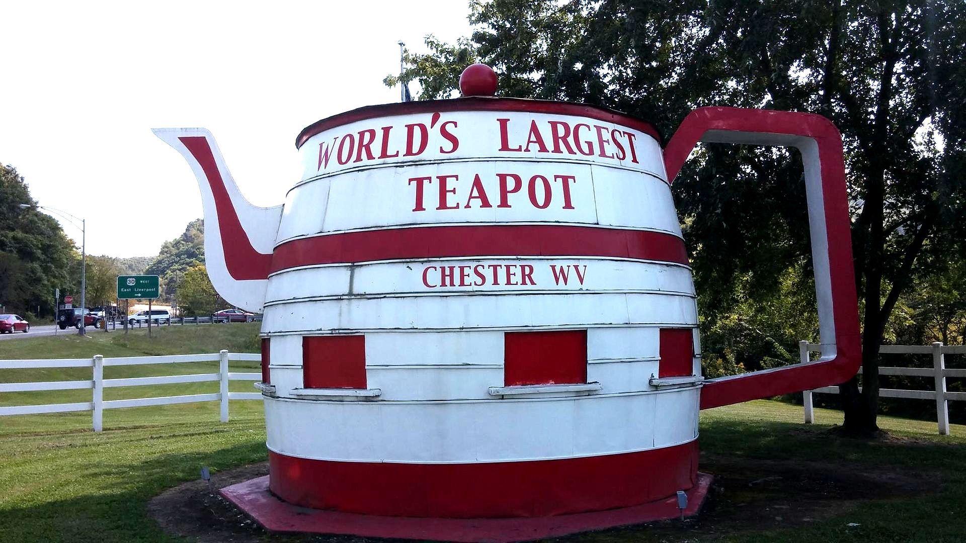 World's Largest Teapot-shaped Building, world record in Chester, West ...