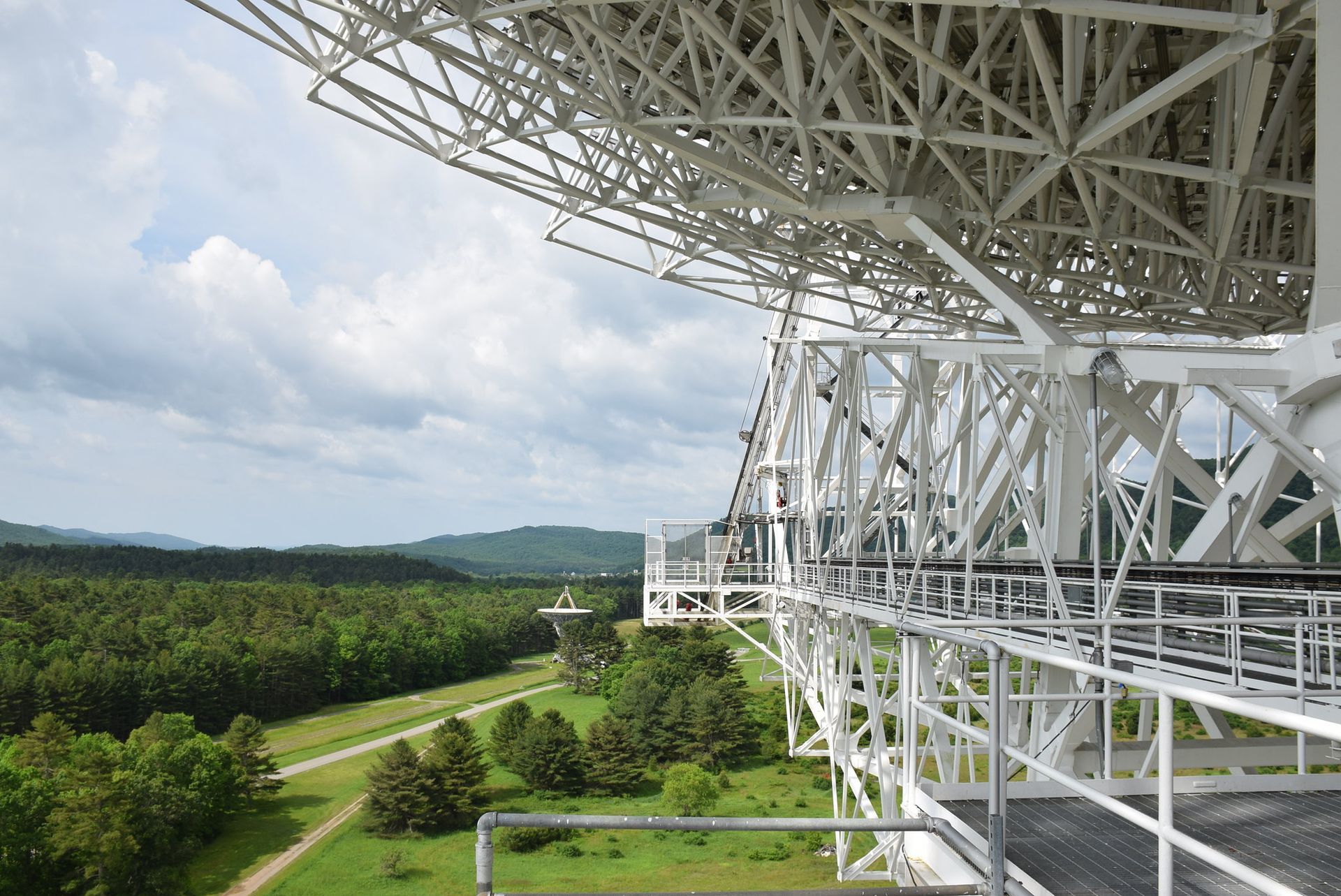 World’s Largest Fully Steerable Radio Telescope, world record in Green Bank, West Virginia