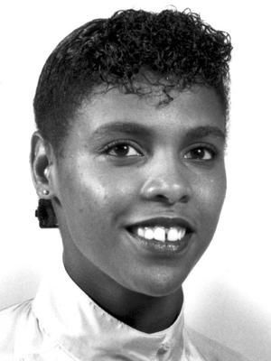 First official dunk in a women's college basketball game: Georgeann Wells