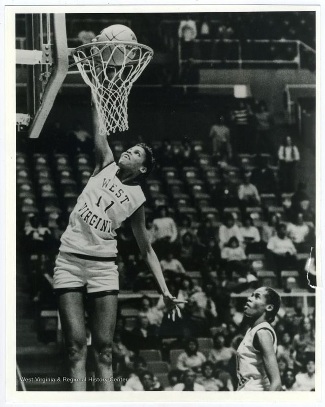 First official dunk in a women s college basketball game Georgeann Wells