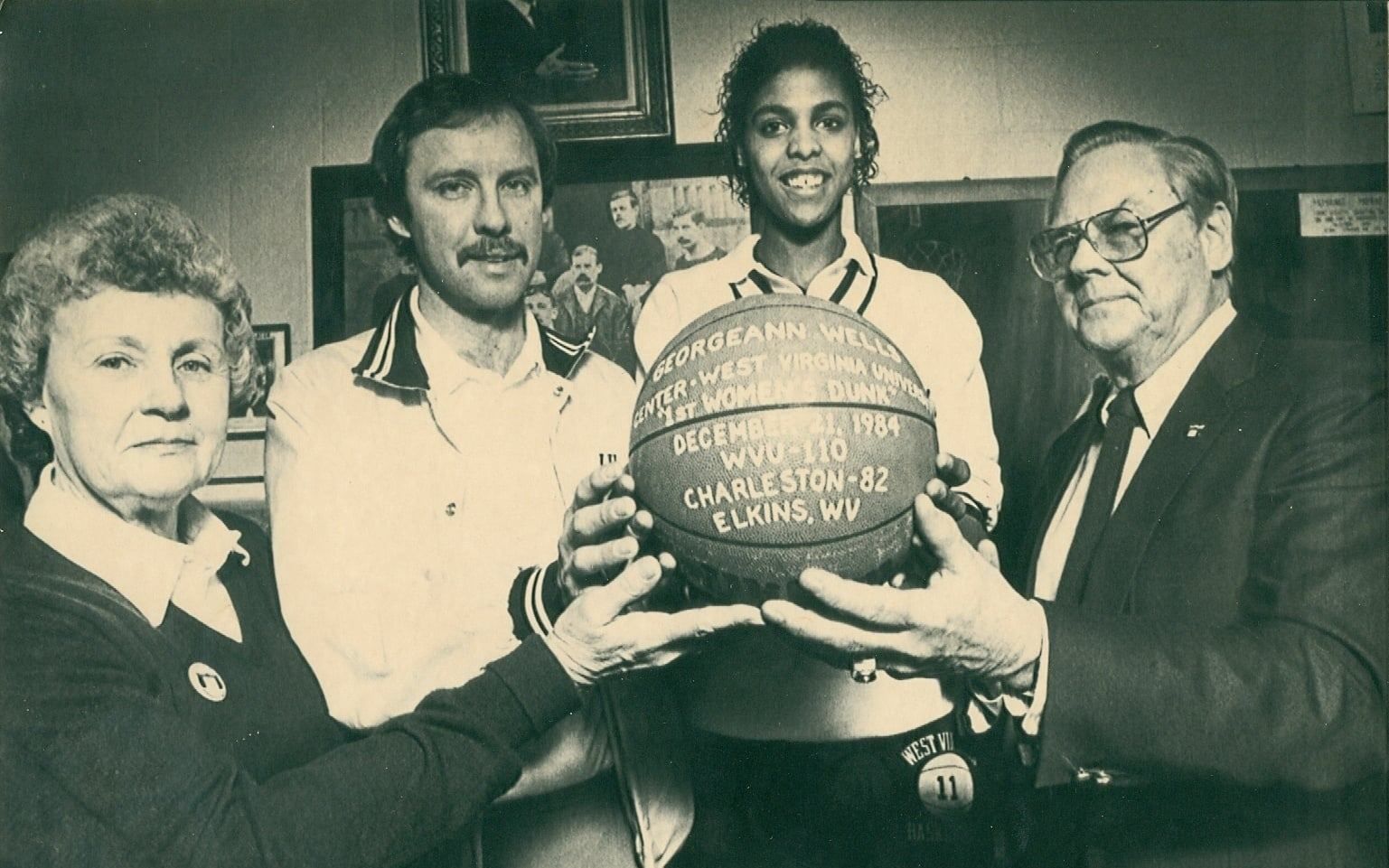 First official dunk in a women's college basketball game: Georgeann Wells