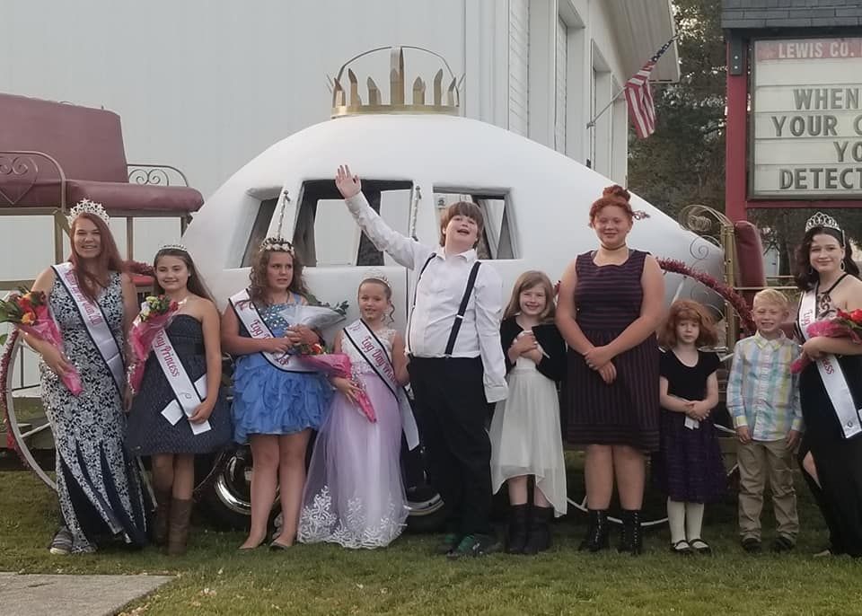 World's Largest White Egg Sculpture, world record in Winlock, Washington