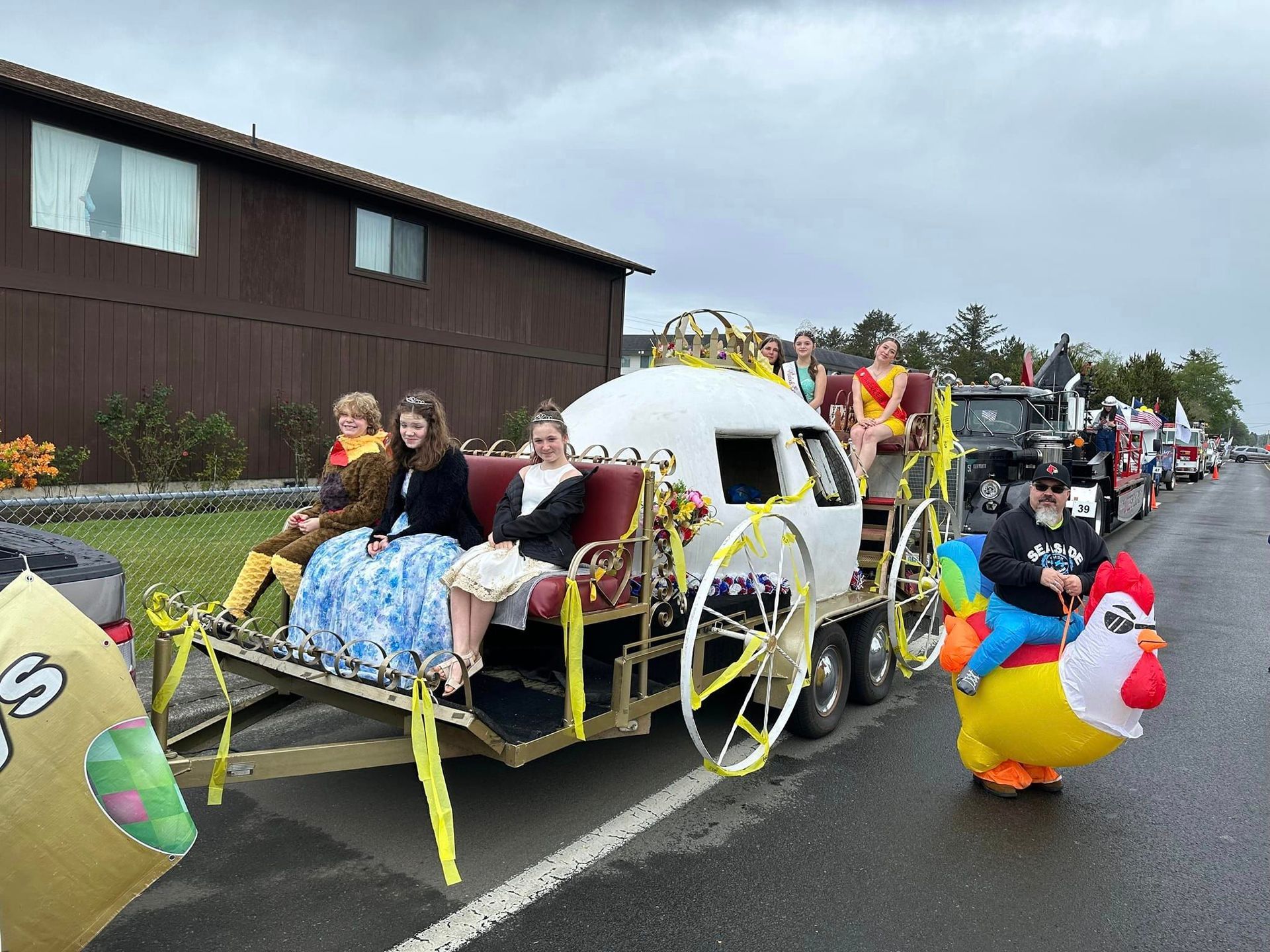 World's Largest White Egg Sculpture, world record in Winlock, Washington