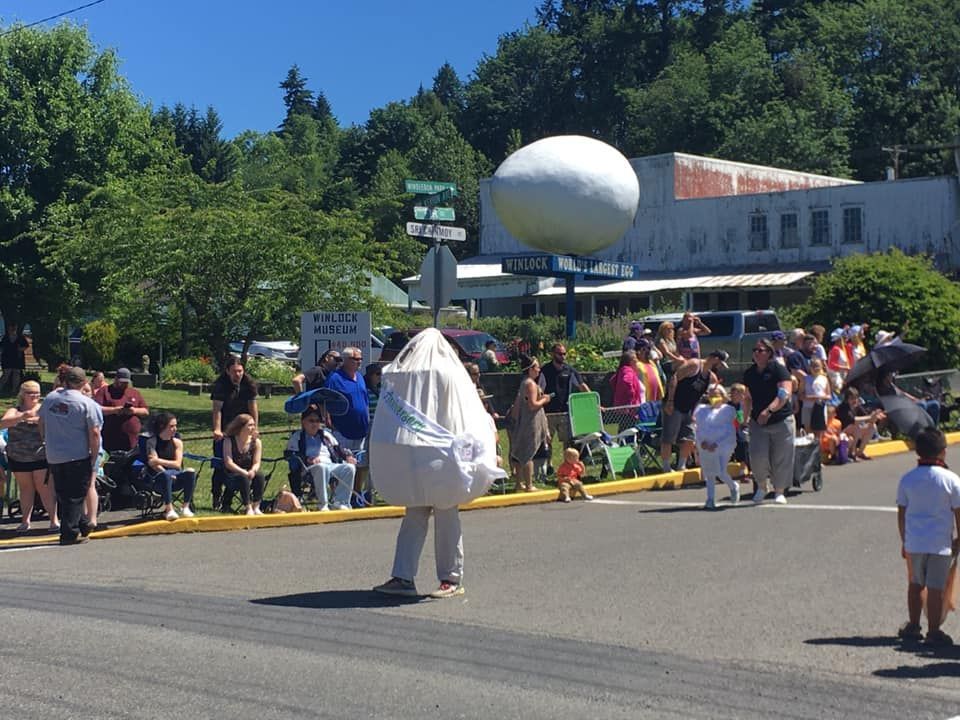 World's Largest White Egg Sculpture, world record in Winlock, Washington