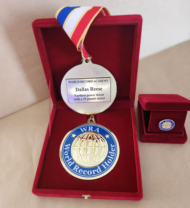 WALK OF MEDAL　POUND / FIDGET 箱あり Farthest Power Throw with a 35 Pound Object, Dallas Reese