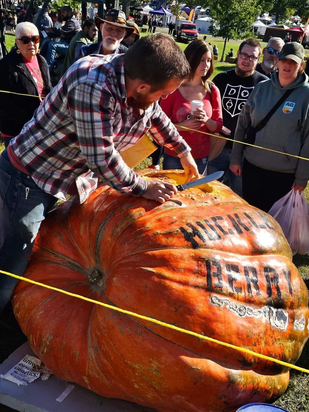 Longest journey by pumpkin boat (paddling), Steve Kueny sets world record
