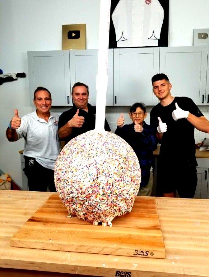 World's Largest Cake Pop, world record set by Nick DiGiovanni and Lynn Davis