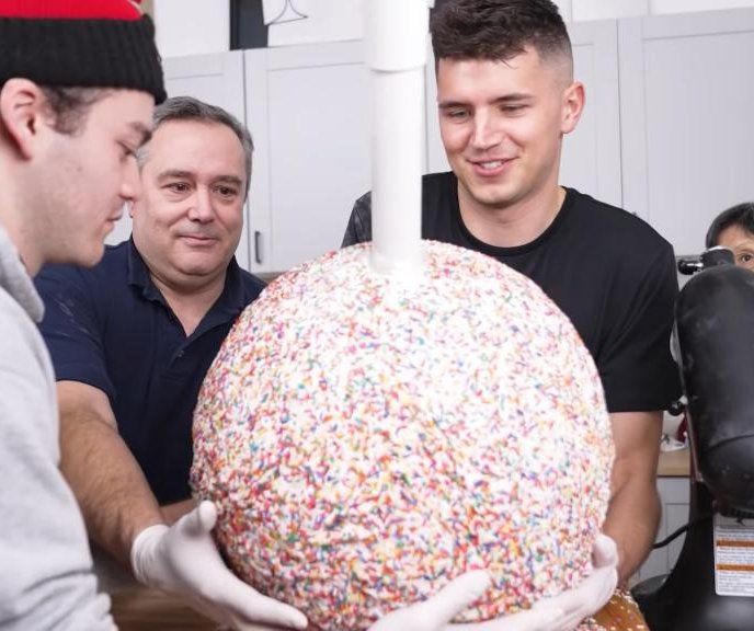 World's Largest Cake Pop, world record set by Nick DiGiovanni and Lynn Davis