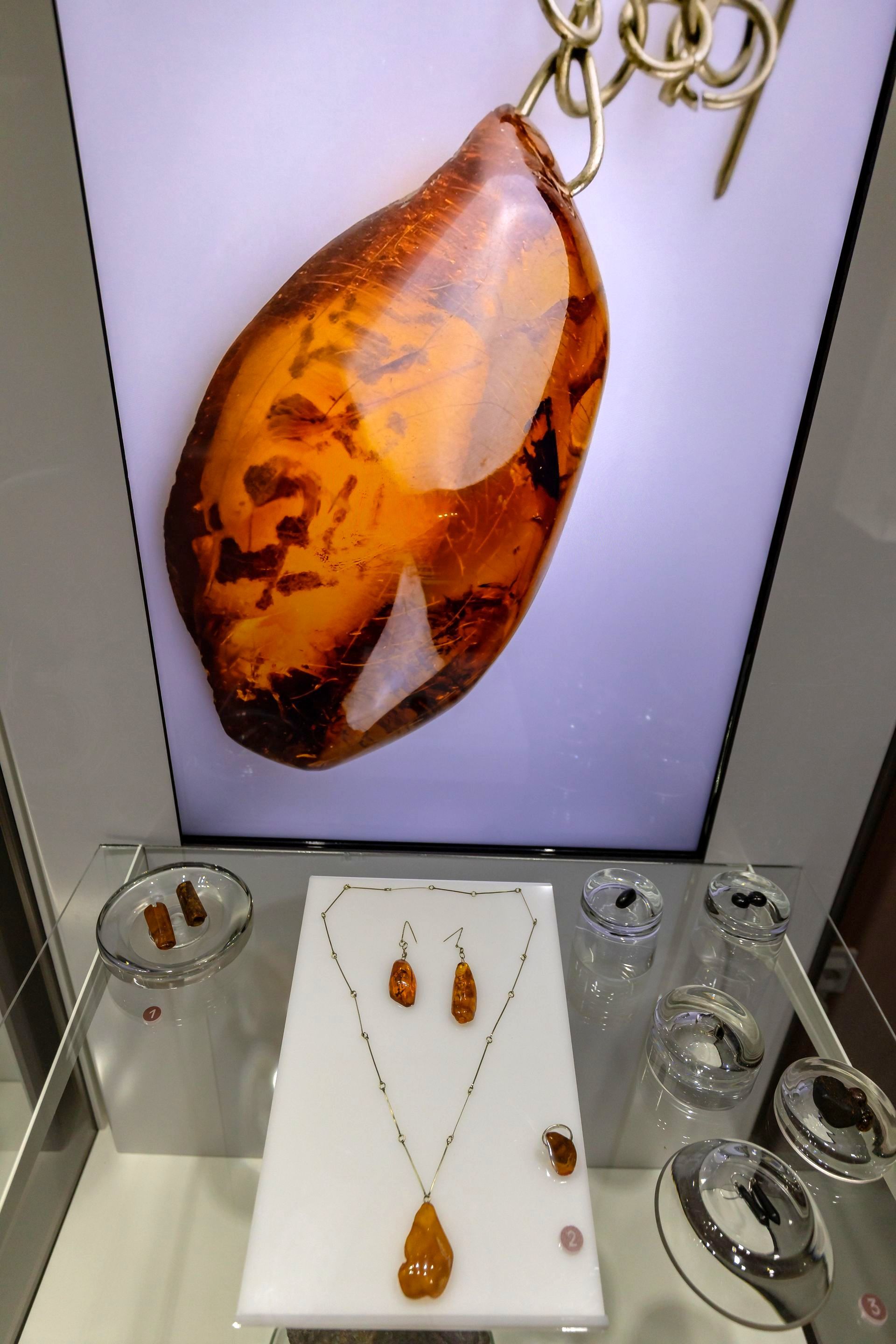 World's Largest Rumanit Amber Nugget, world record in Buzau, Romania