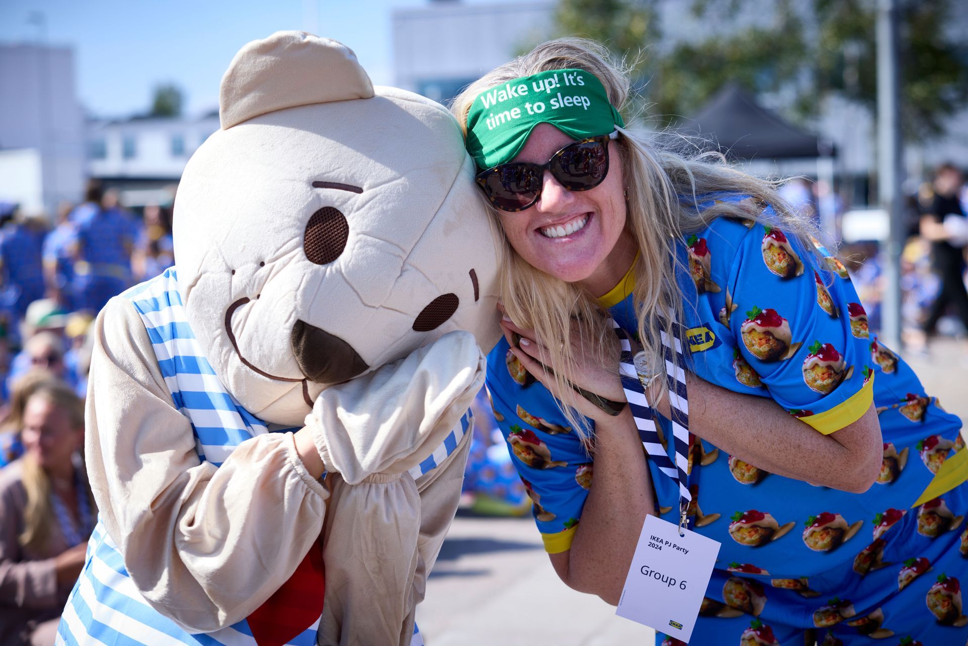 Largest gathering of people wearing two-piece pyjamas, IKEA sets world record