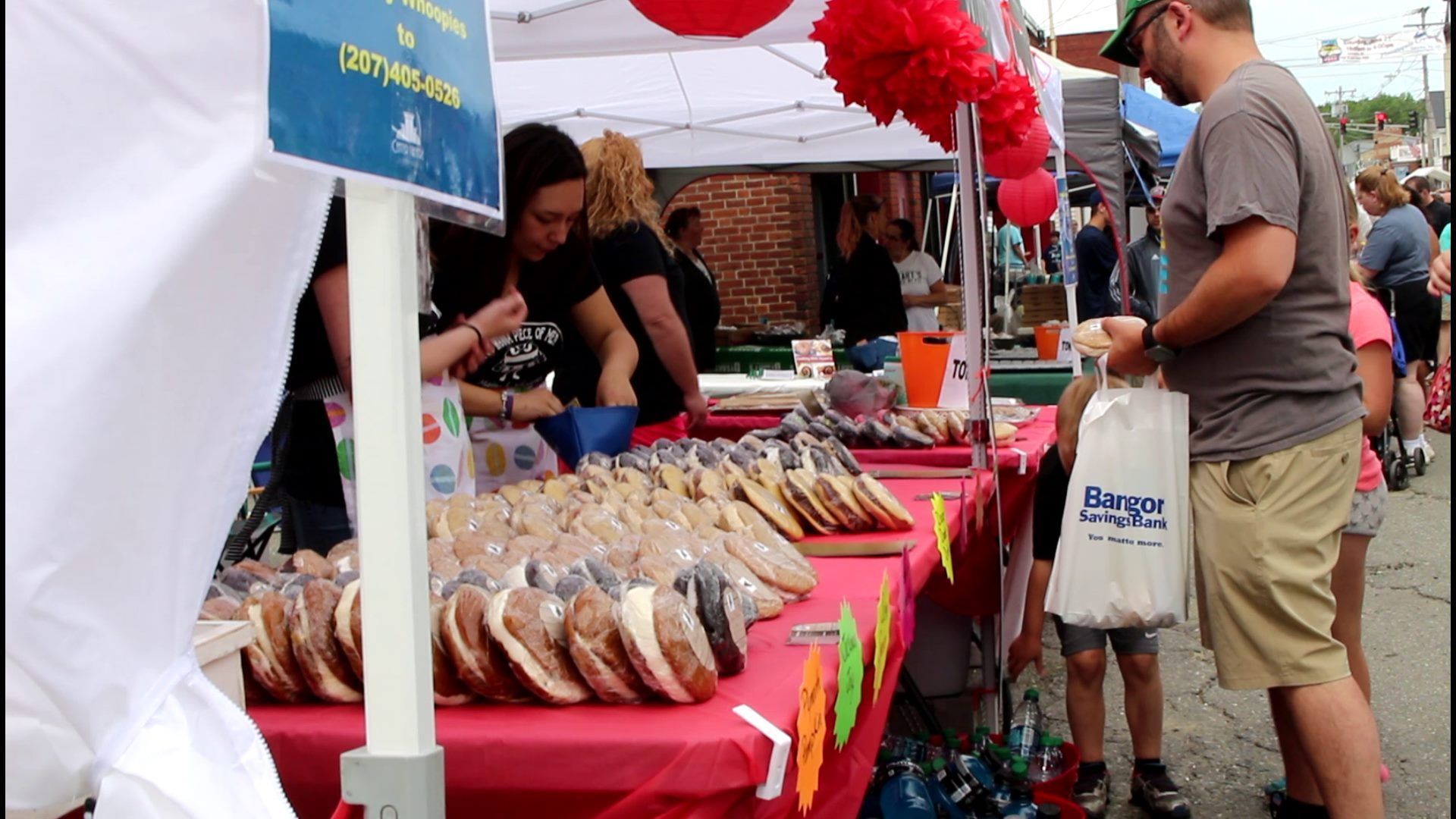 Longest line of whoopie pies, world record in Portland, Maine, United States