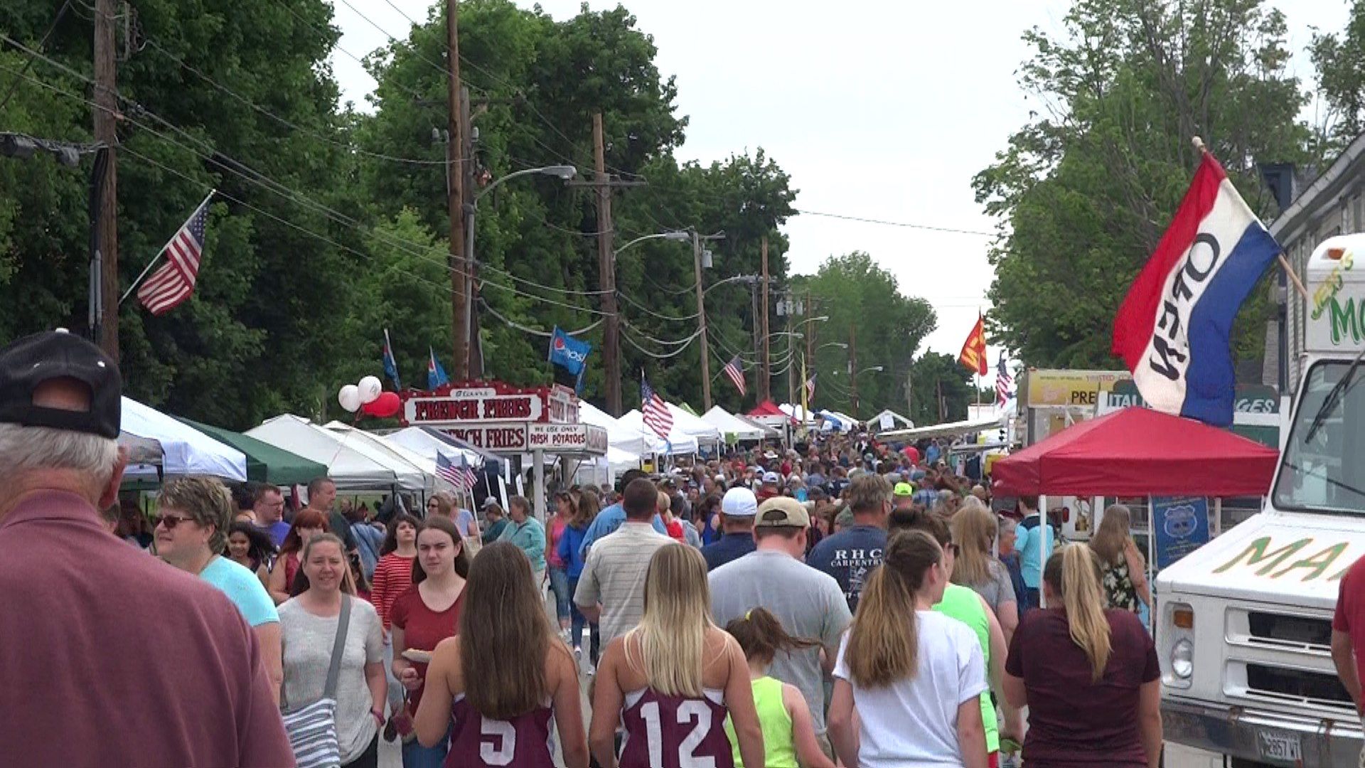 Longest line of whoopie pies, world record in Portland, Maine, United States