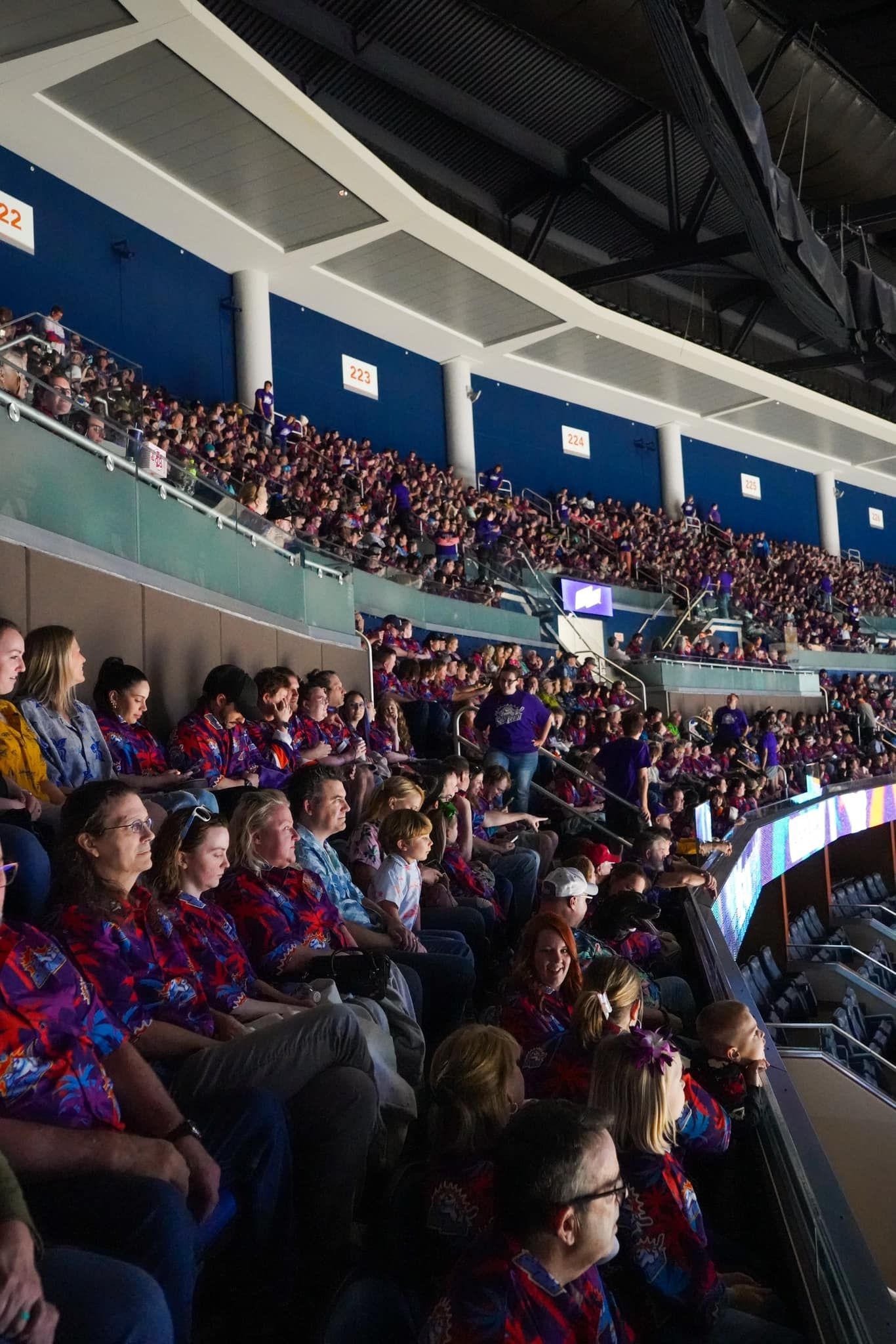 Largest gathering of people wearing aloha shirts, world record set in Orlando, Florida
