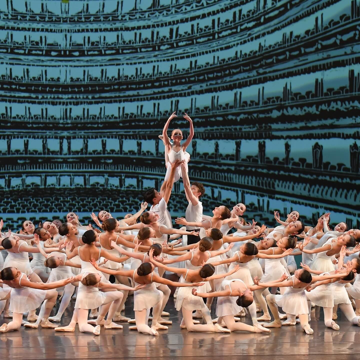 Most ballet dancers en pointe simultaneously, world record in New York, USA