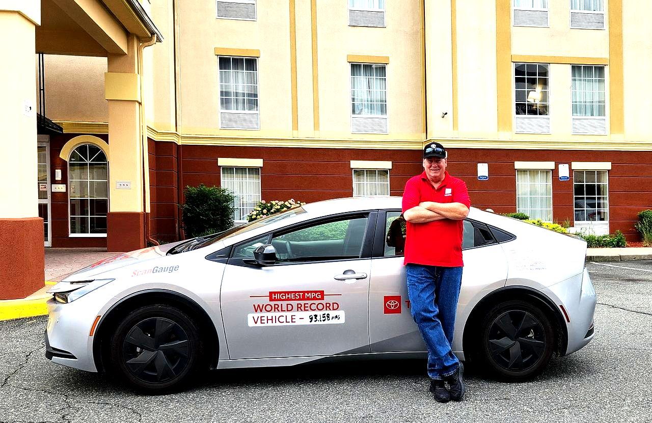 Lowest fuel consumption driving across the USA from coast to coast, Toyota Prius sets world record 