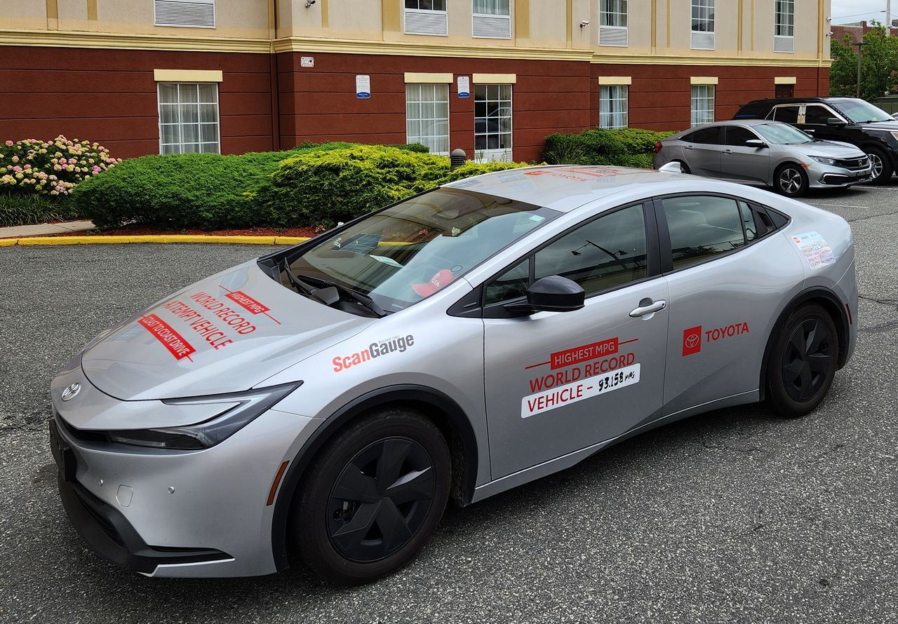 Lowest fuel consumption driving across the USA from coast to coast, Toyota Prius sets world record 