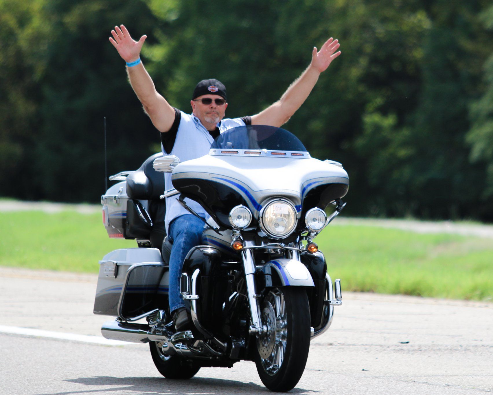 Largest parade of Harley Davidson motorcycles, world record set in Paris, Texas