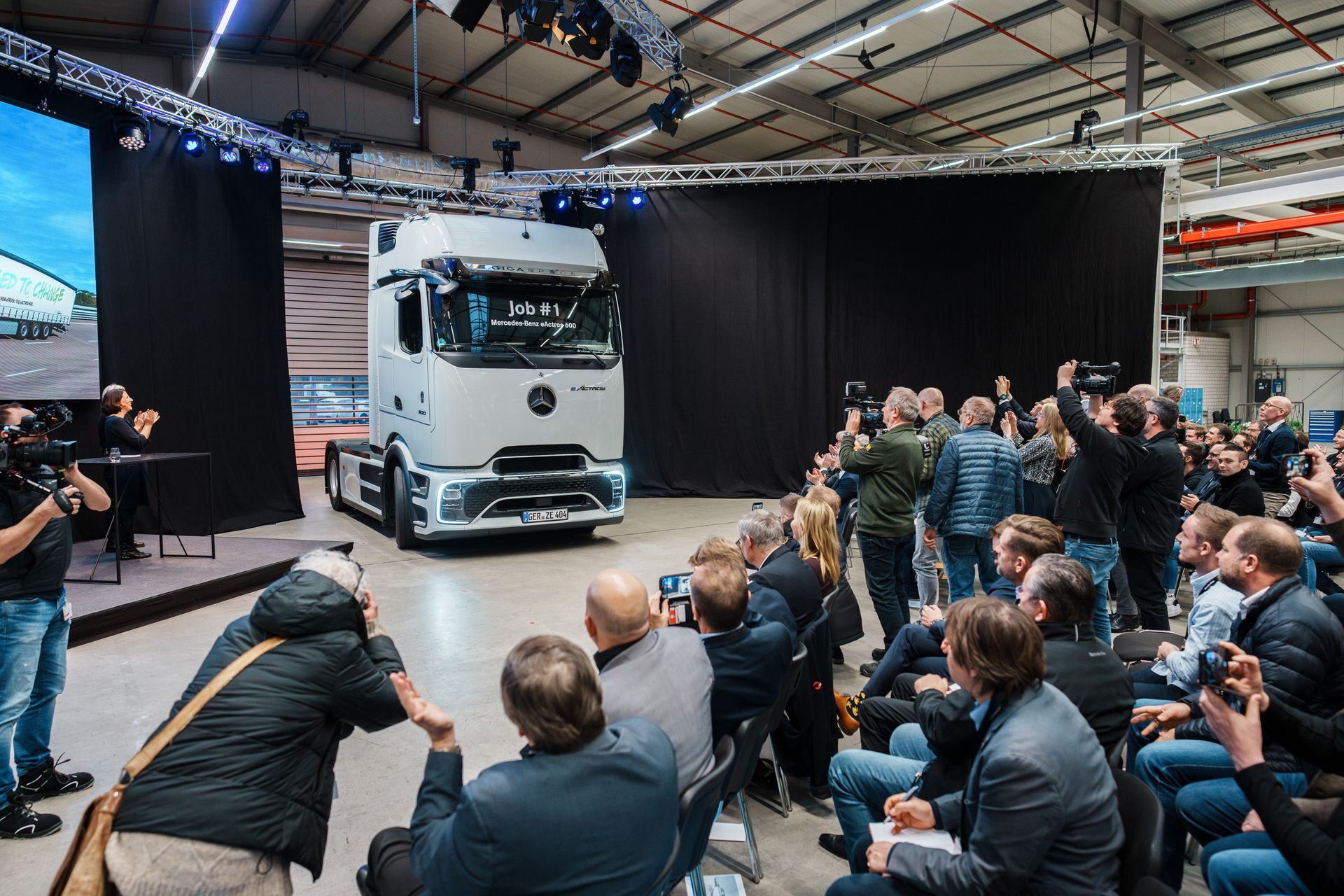 World's Largest Commercial Vehicle Manufacturer, Daimler Truck AG sets world record