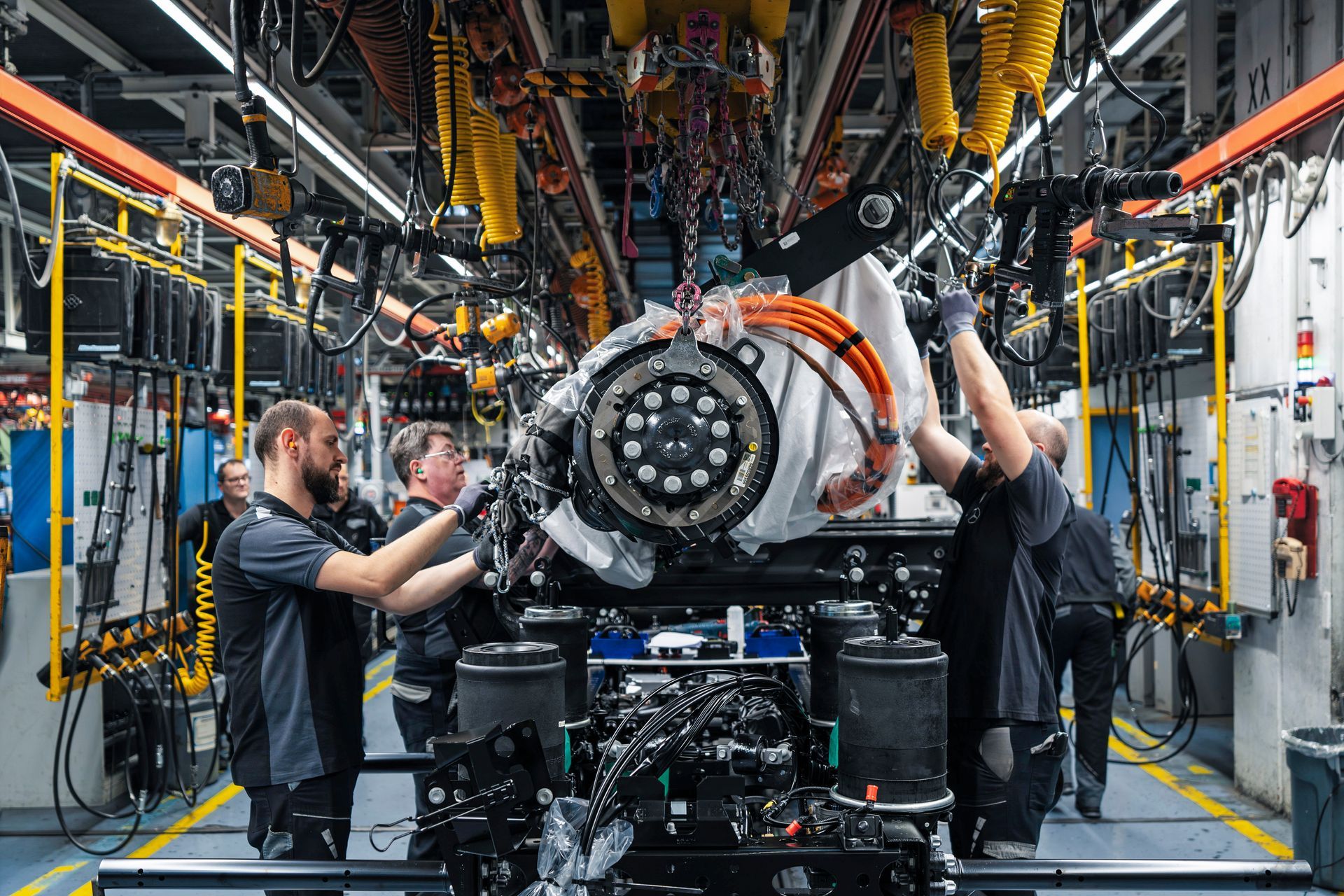 World's Largest Commercial Vehicle Manufacturer, Daimler Truck AG sets world record