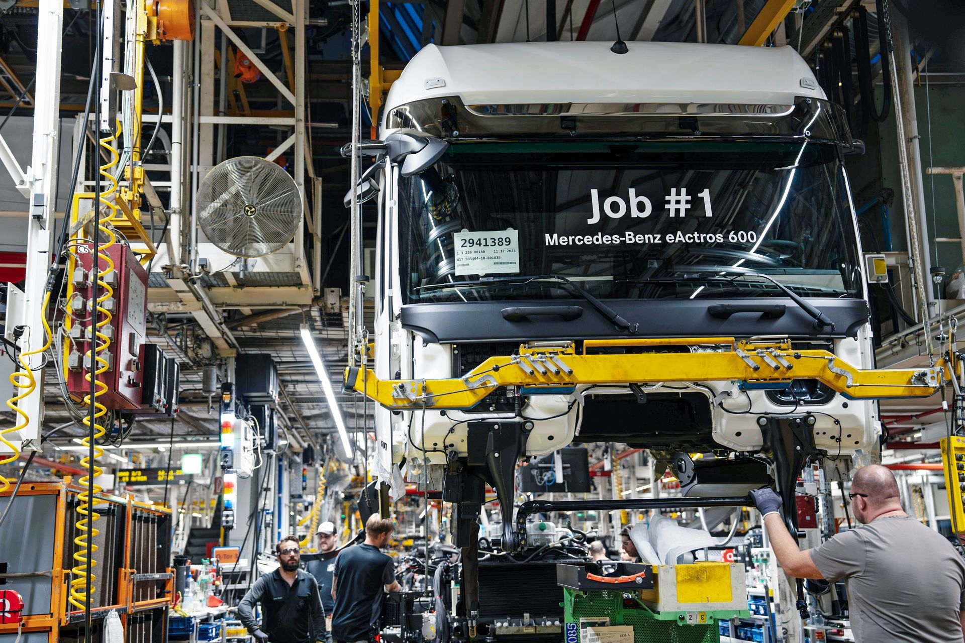 World's Largest Commercial Vehicle Manufacturer, Daimler Truck AG sets world record