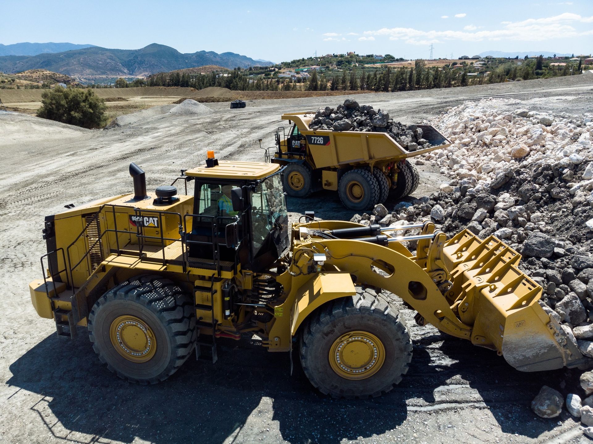 World's Largest Construction Equipment Manufacturer, Caterpillar sets world record
