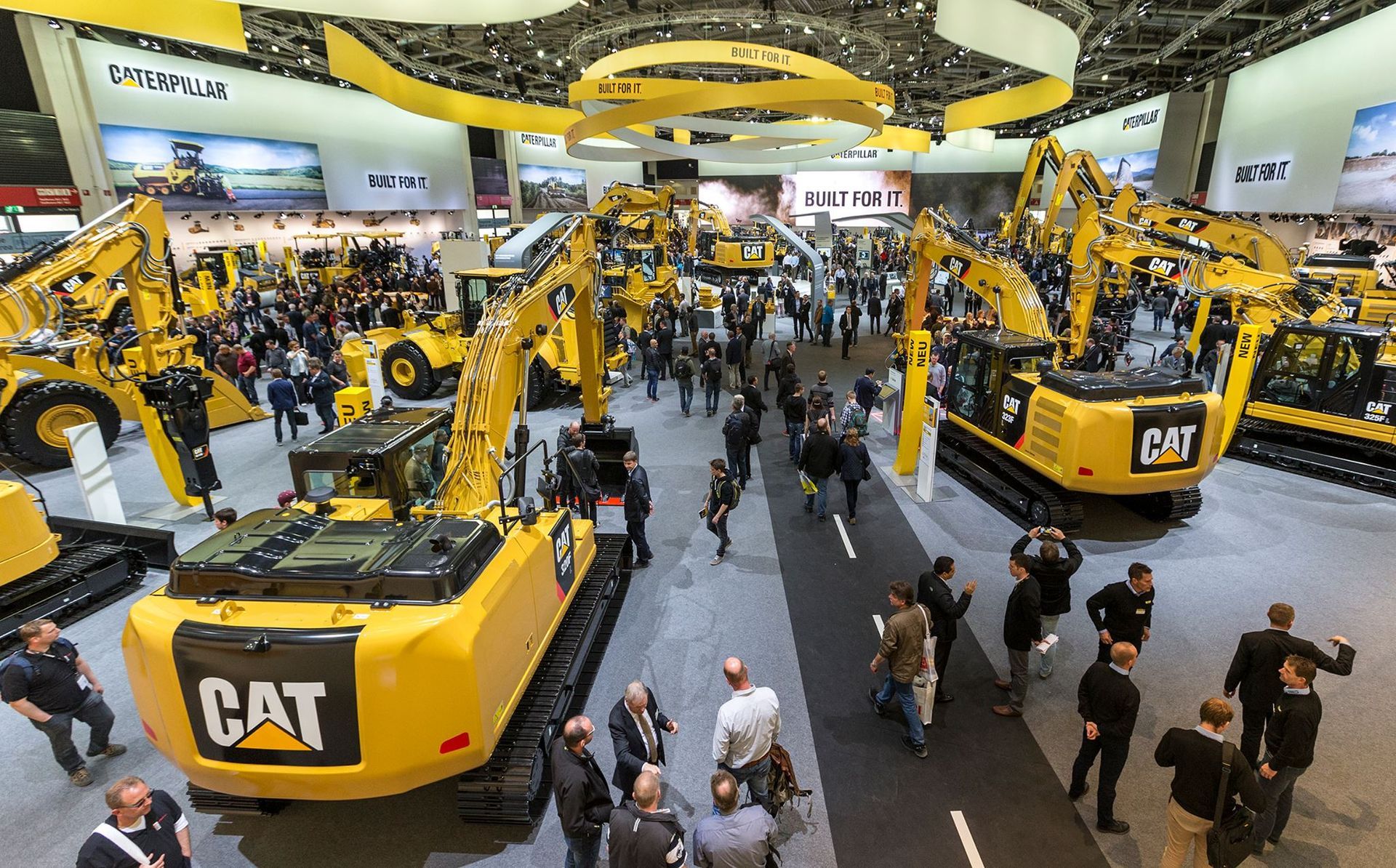 World's Largest Construction Equipment Manufacturer, Caterpillar sets world record
