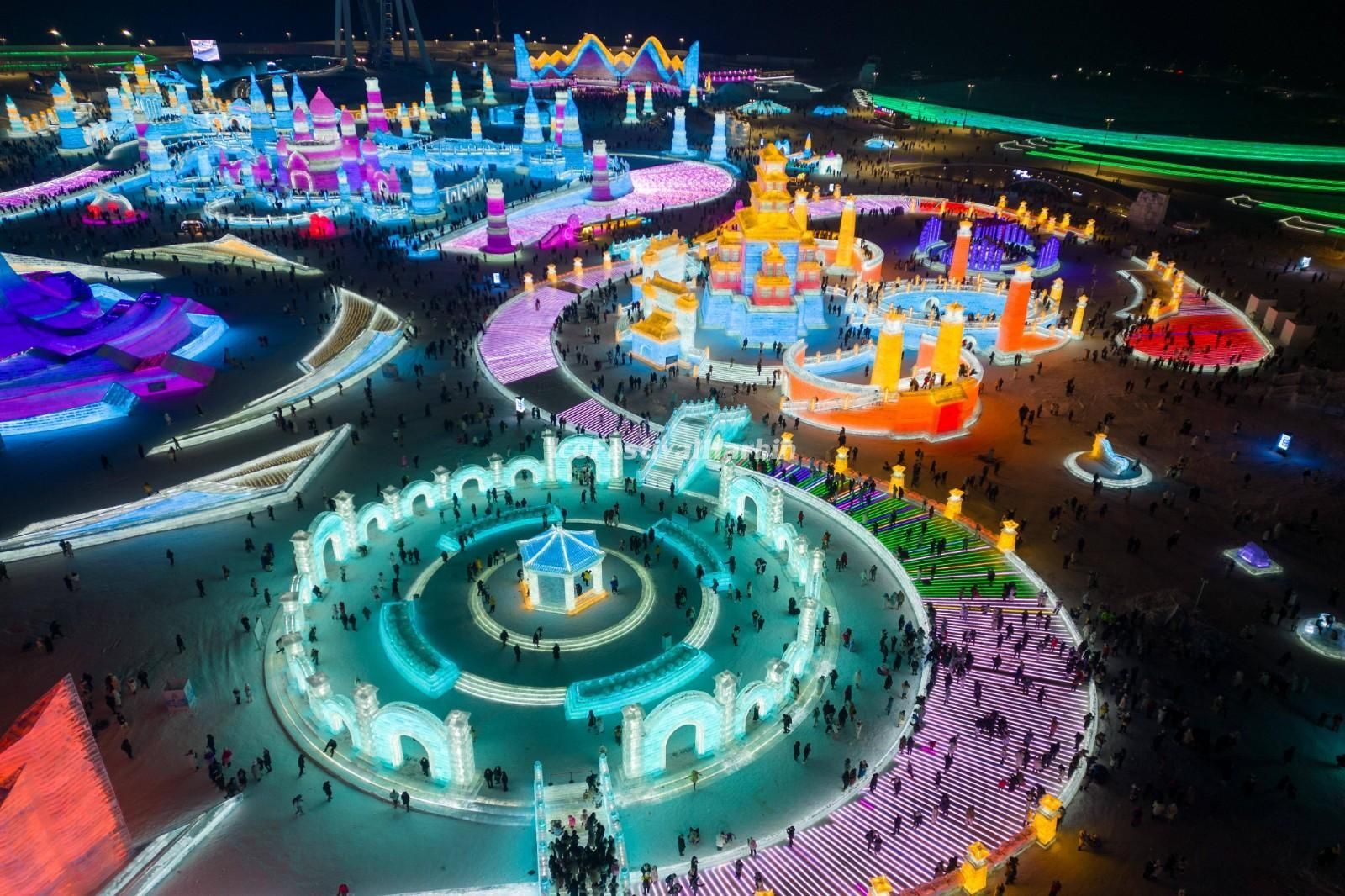 Largest indoor ice and snow theme park (permanent), world record in Harbin, China
