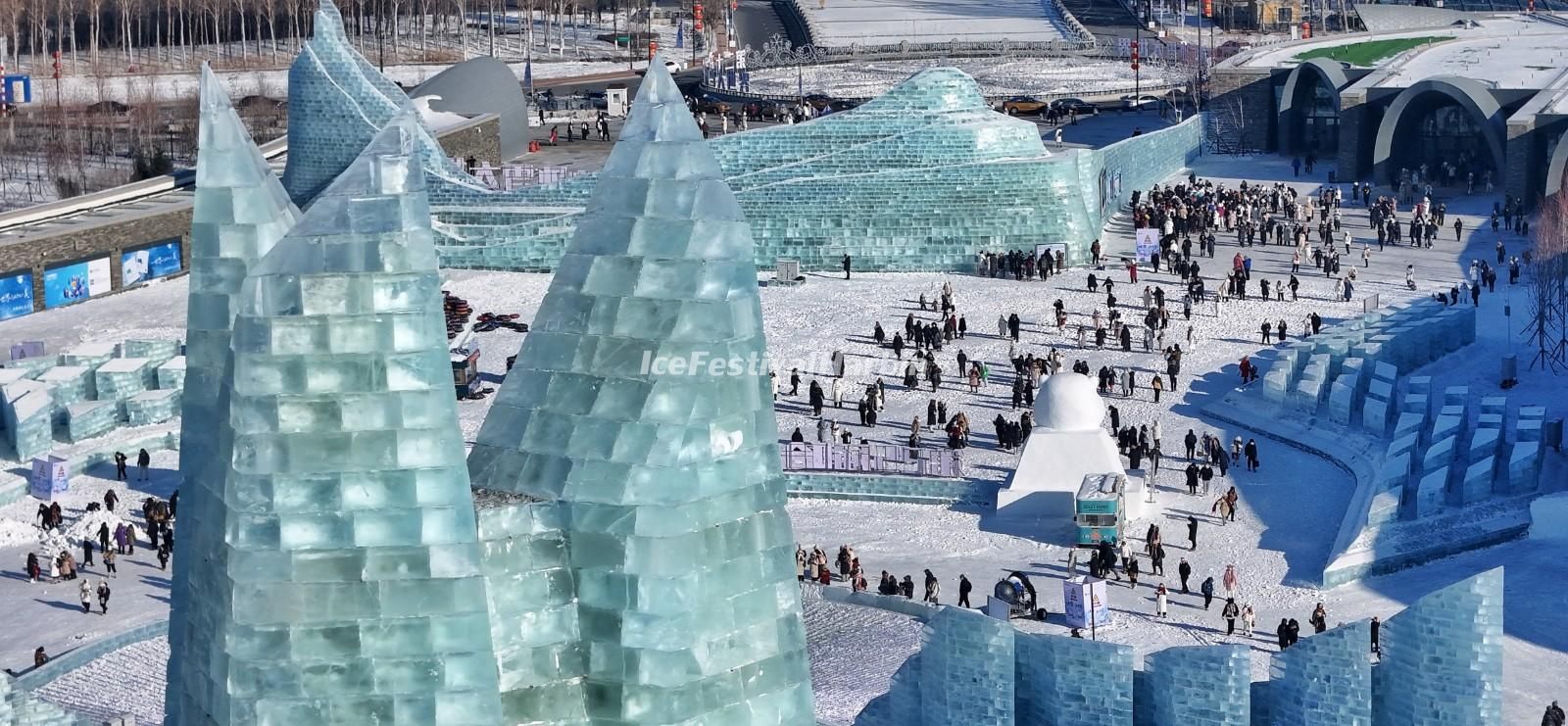 Largest indoor ice and snow theme park (permanent), world record in Harbin, China
