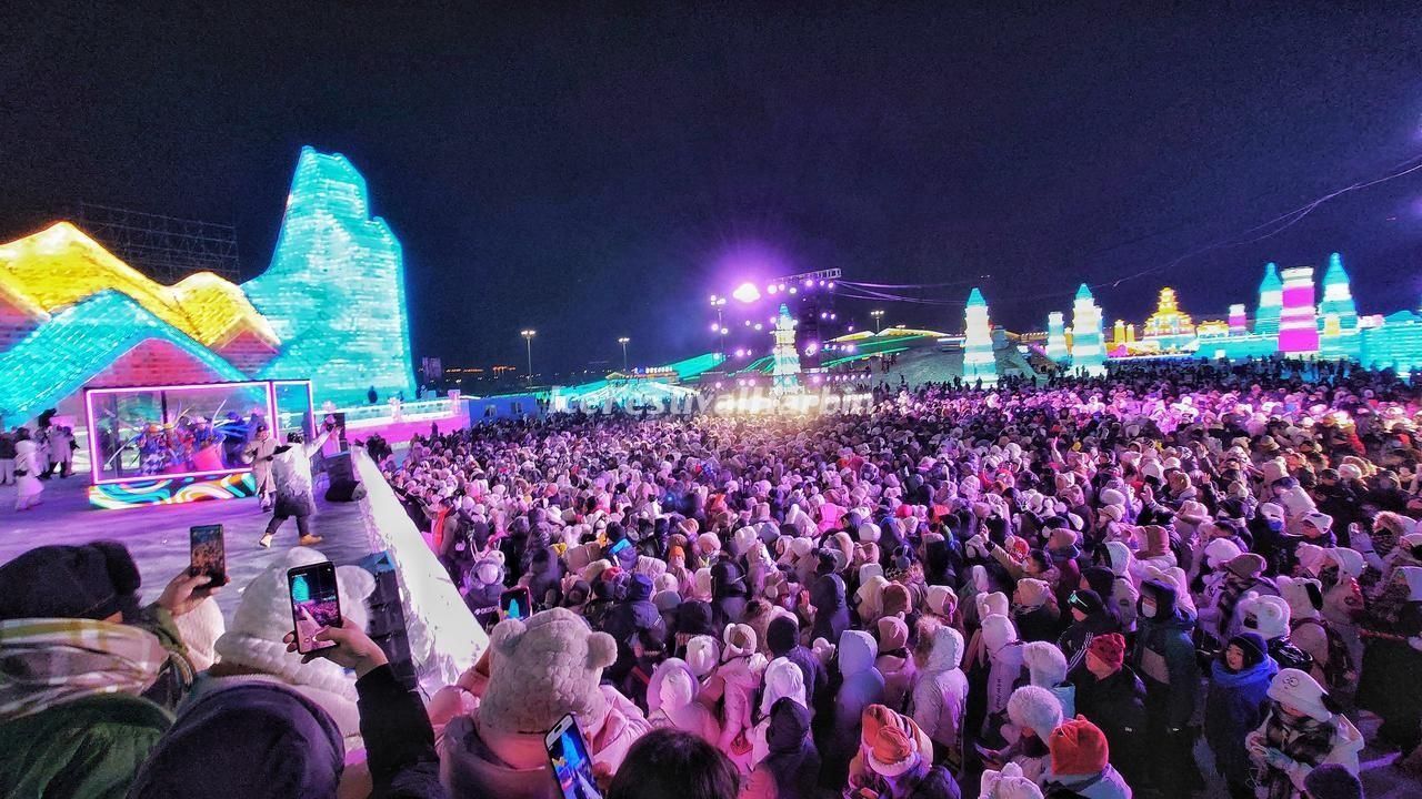 Largest indoor ice and snow theme park (permanent), world record in Harbin, China
