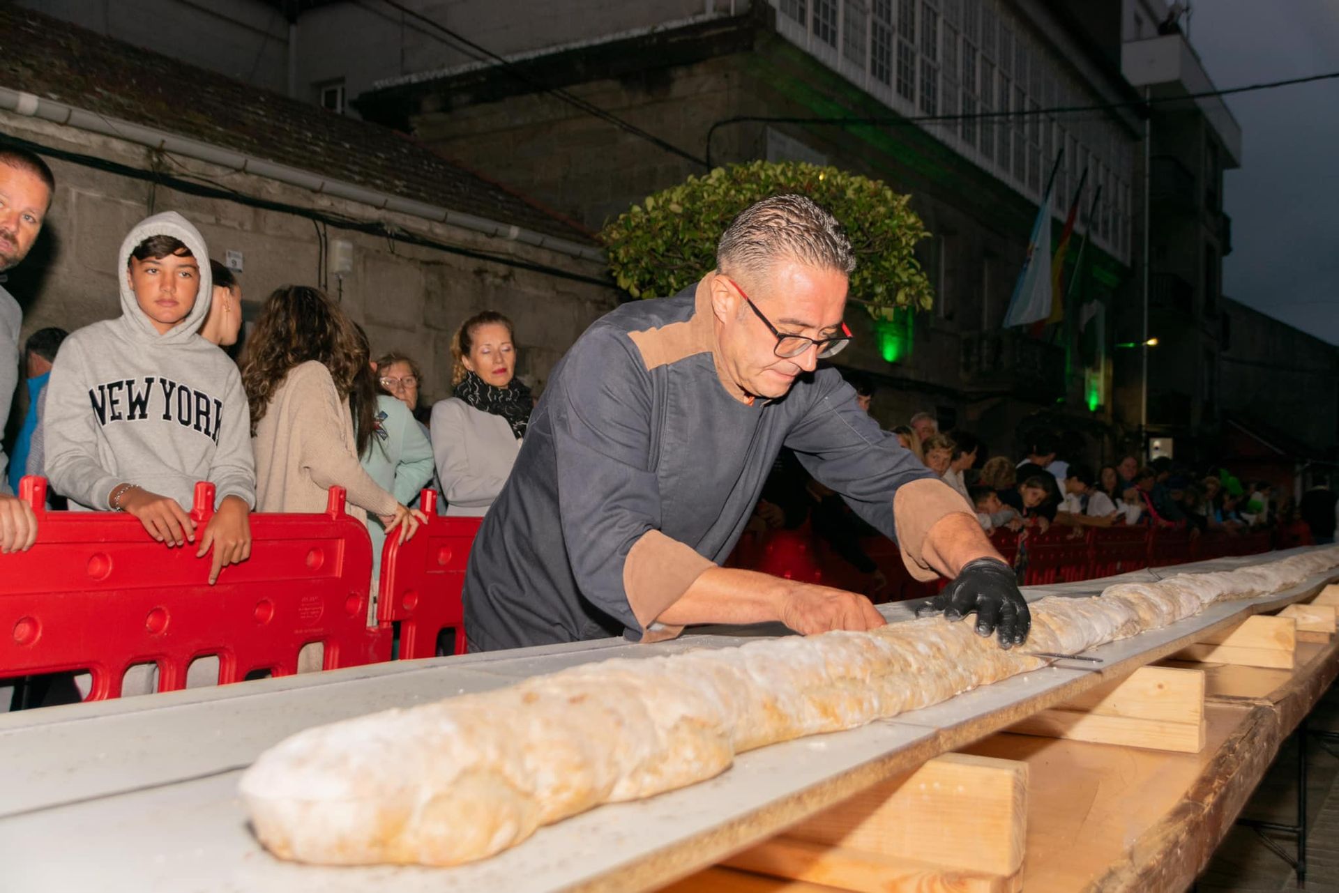 World's Longest Galician Ham Sandwich, world record in Pontevedra, Spain
