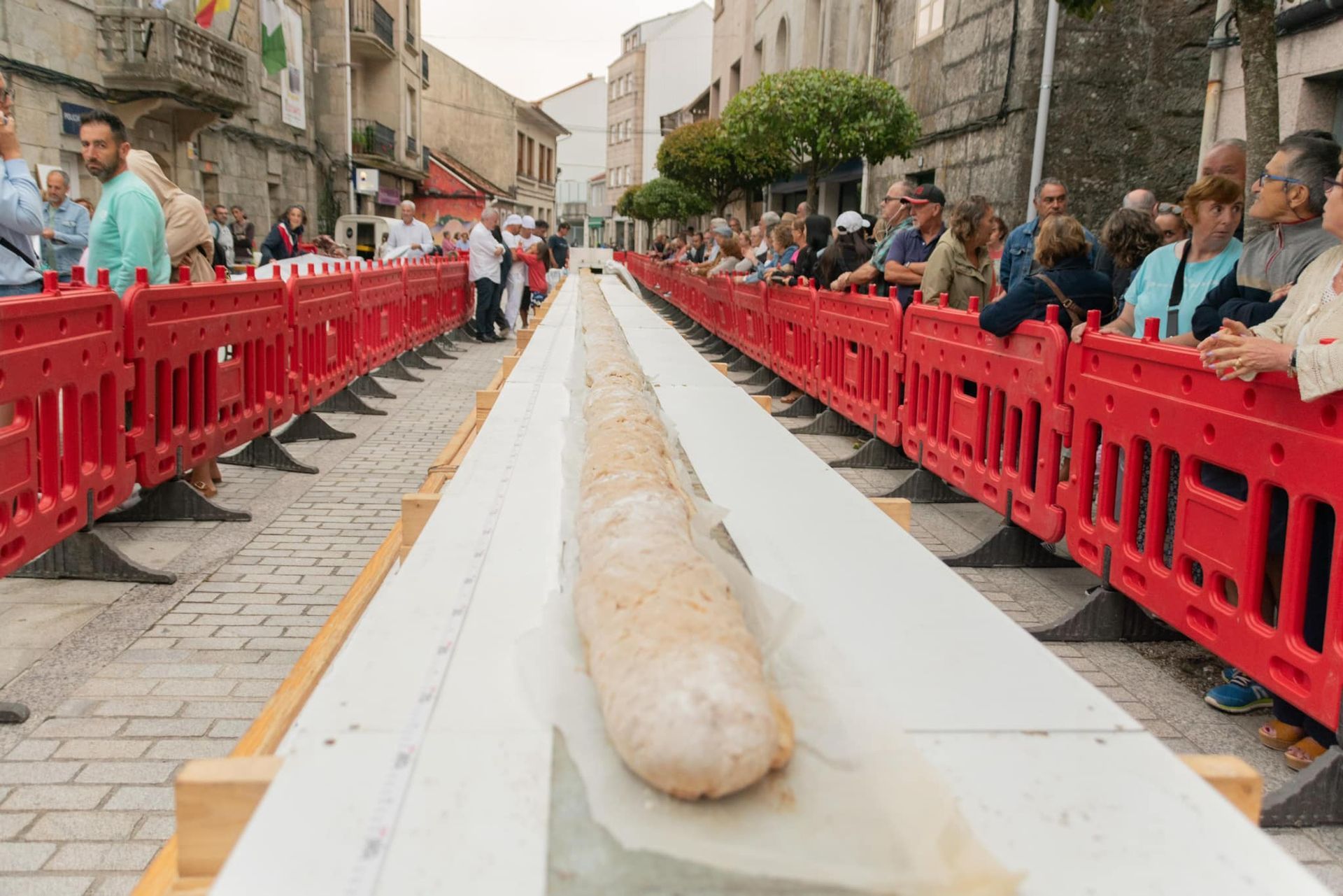 World's Longest Galician Ham Sandwich, world record in Pontevedra, Spain
