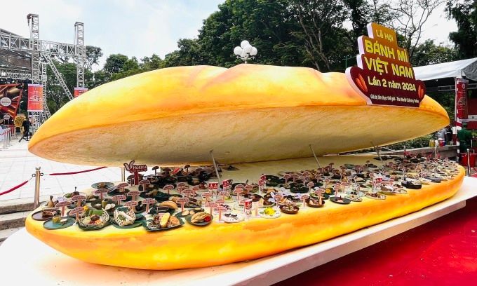 World's Largest Display of Filings and Toppings for Sandwiches, world record in Vietnam