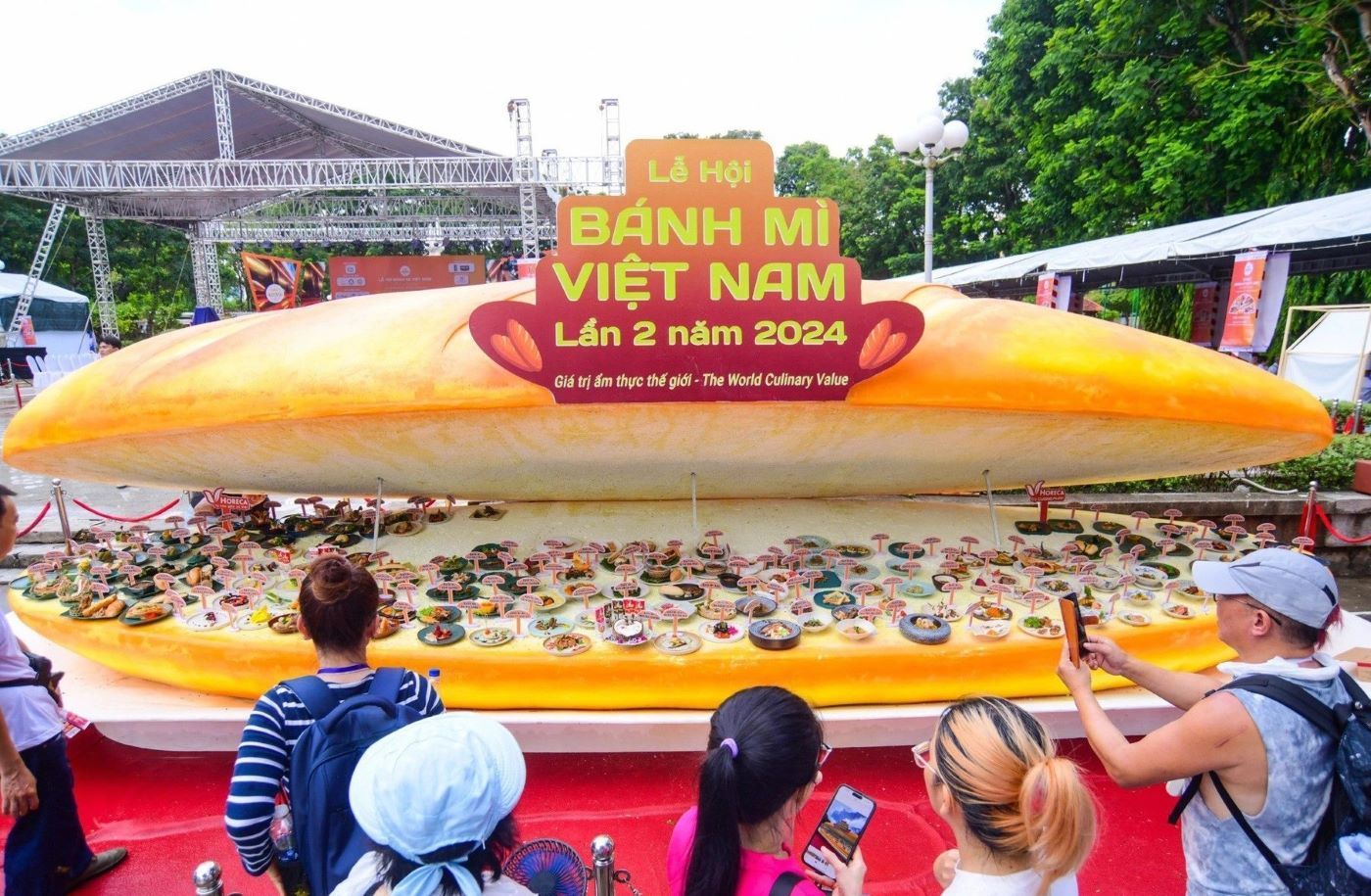 World's Largest Display of Filings and Toppings for Sandwiches, world record in Vietnam