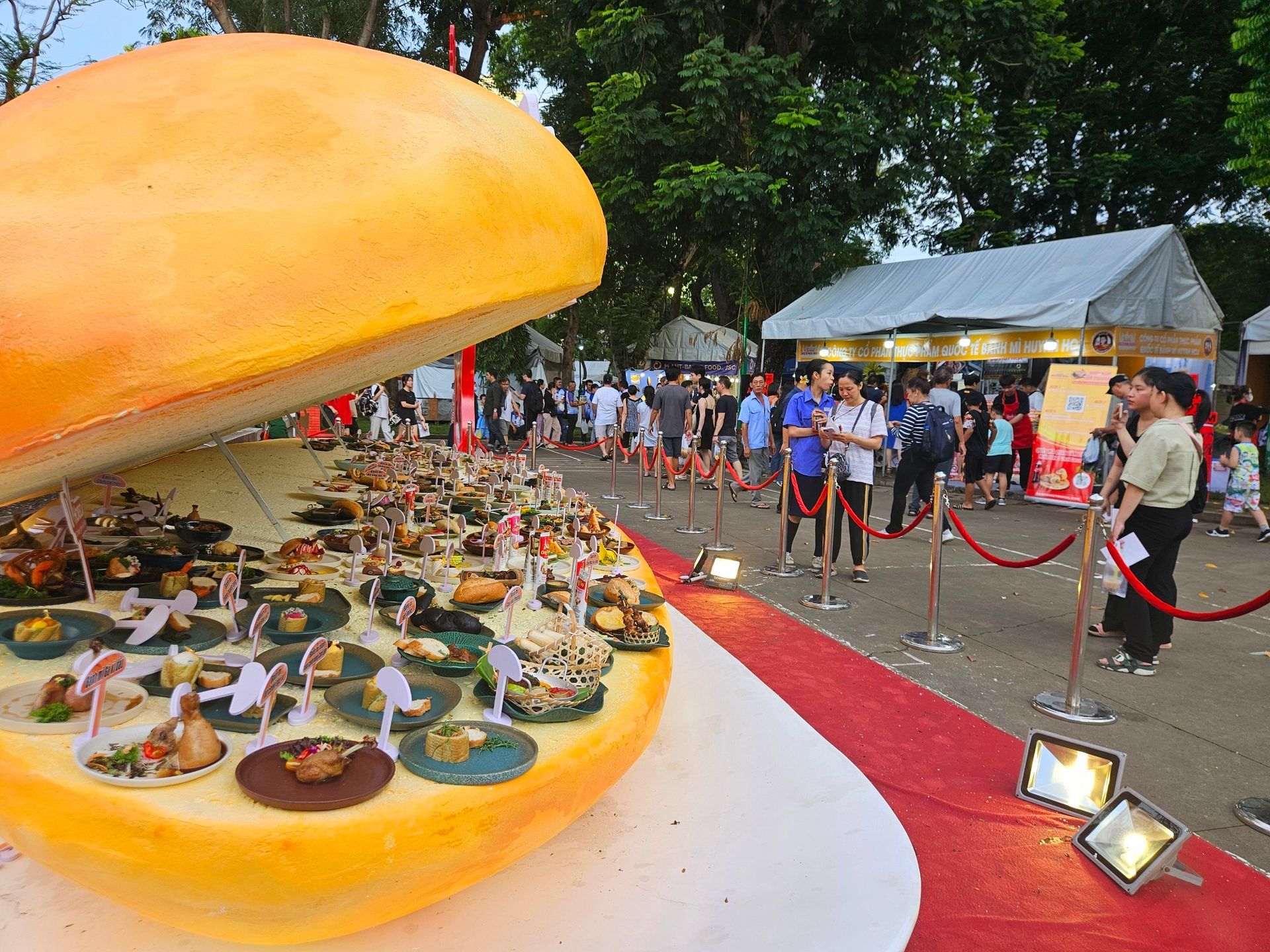 World's Largest Display of Filings and Toppings for Sandwiches, world record in Vietnam