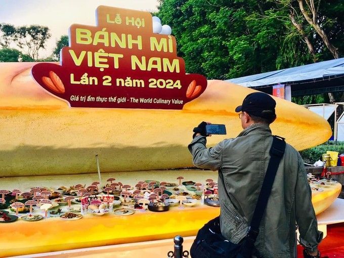 World's Largest Display of Filings and Toppings for Sandwiches, world record in Vietnam