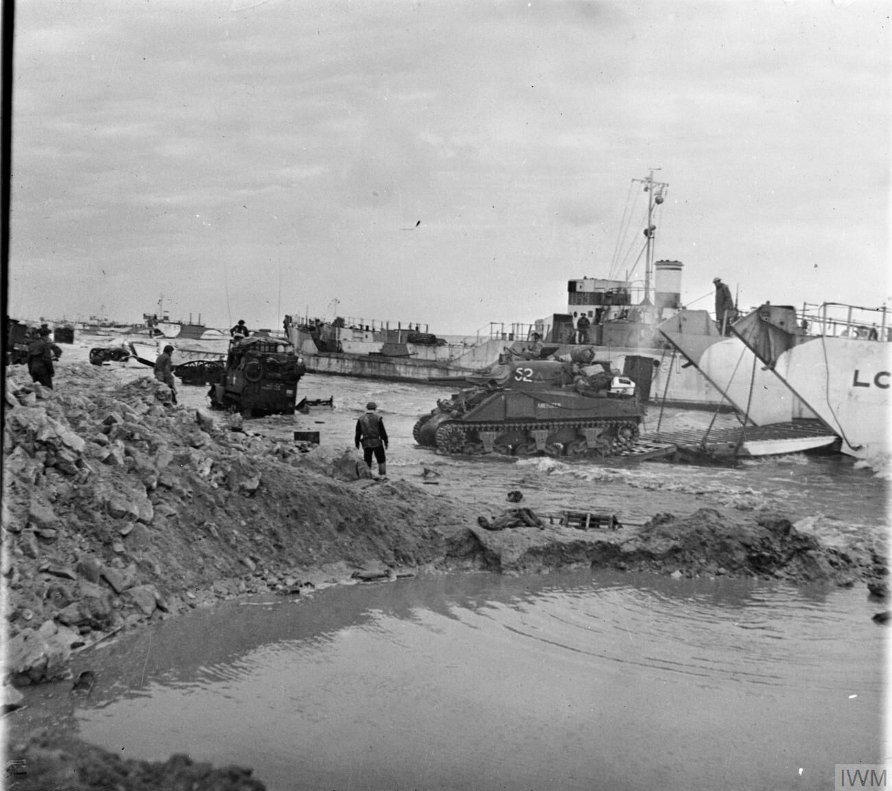 World's Largest Amfibious Invasion in History, world record set by the Allied invasion of Normandy, France World's Largest Amfibious Invasion in History, world record set by the Allied invasion of Normandy, France