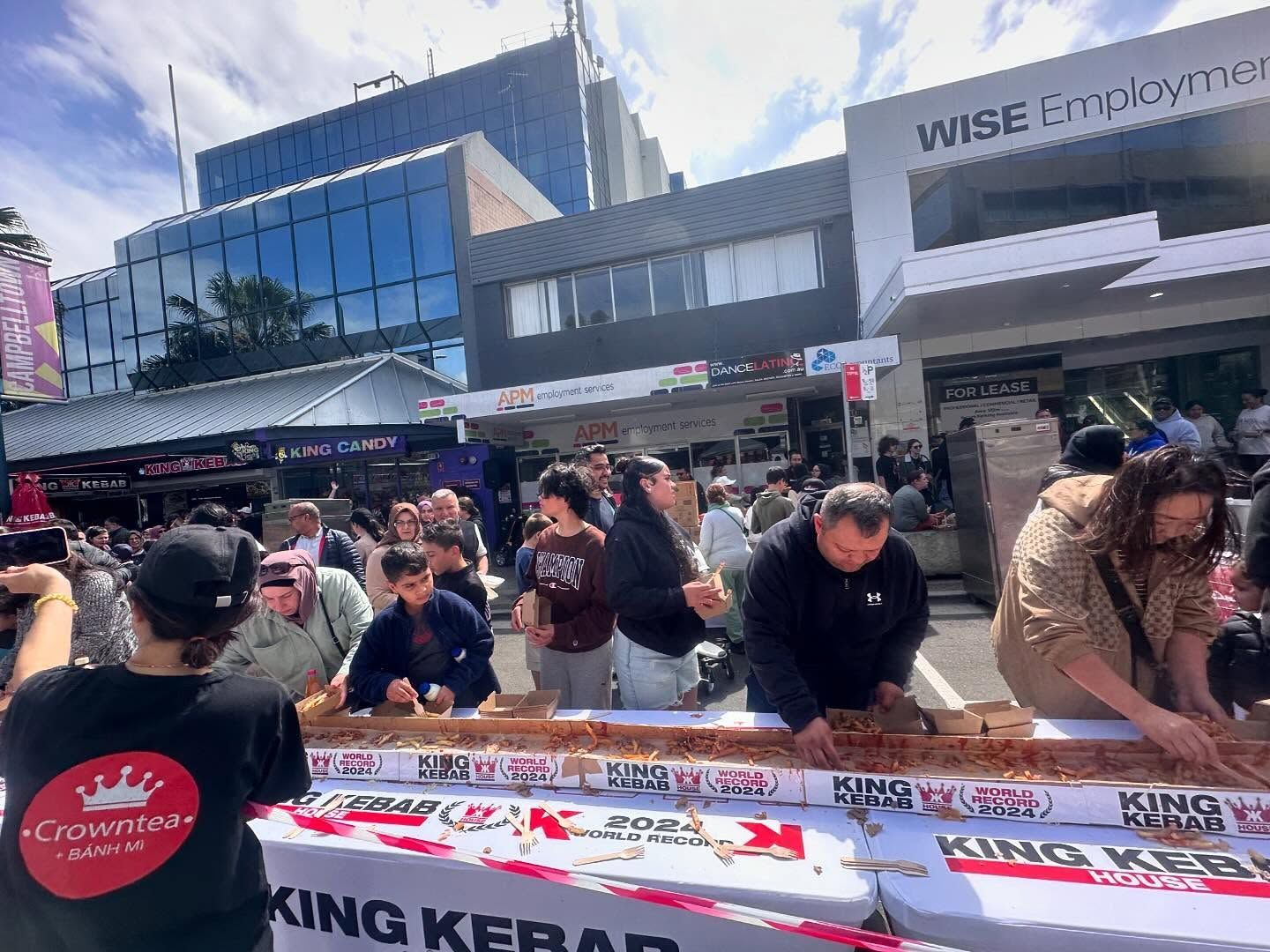 Largest serving of doner kebab meat and chips, world record set in Australia Largest serving of doner kebab meat and chips, world record set in Australia