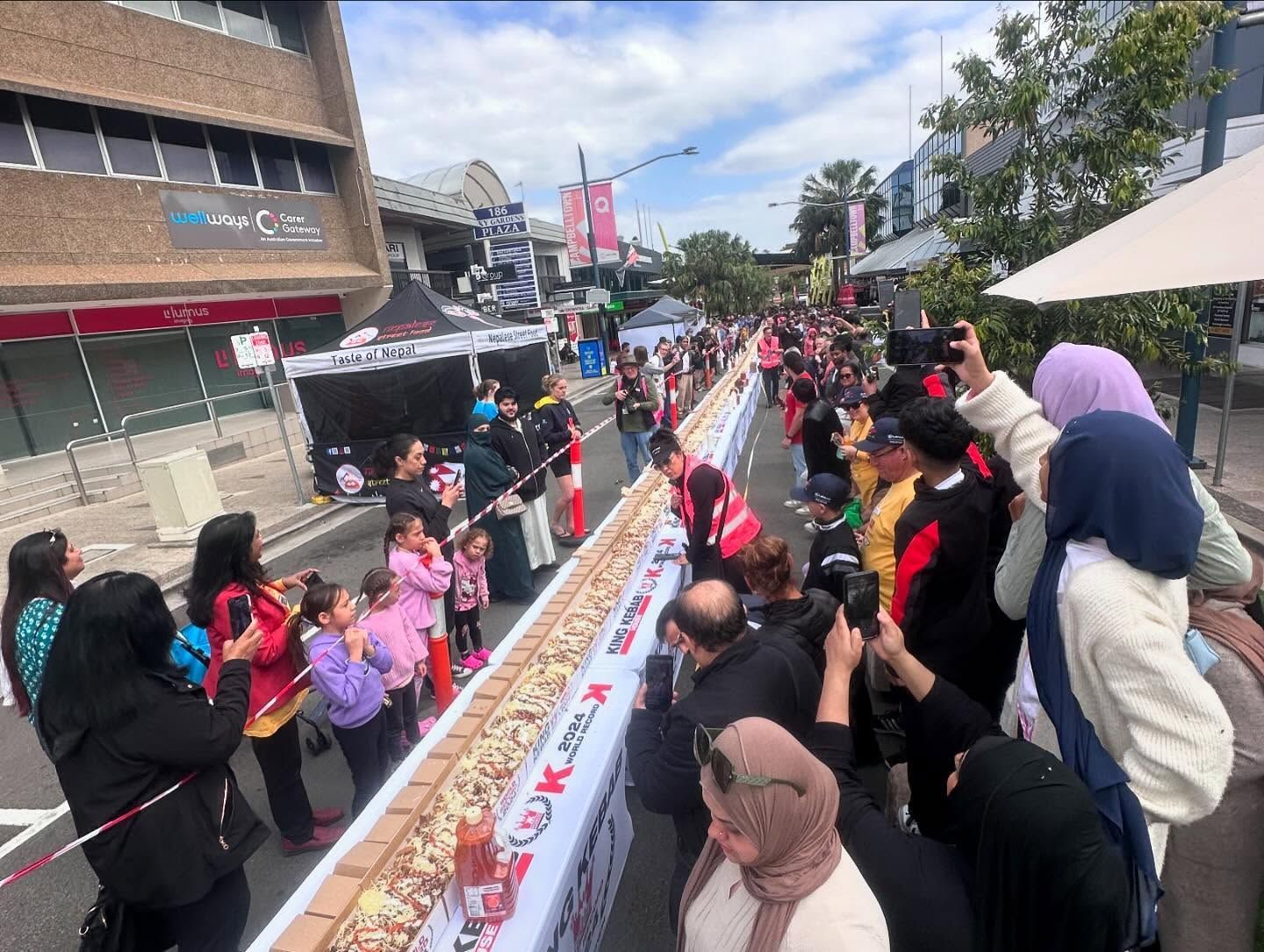 Largest serving of doner kebab meat and chips, world record set in Australia Largest serving of doner kebab meat and chips, world record set in Australia